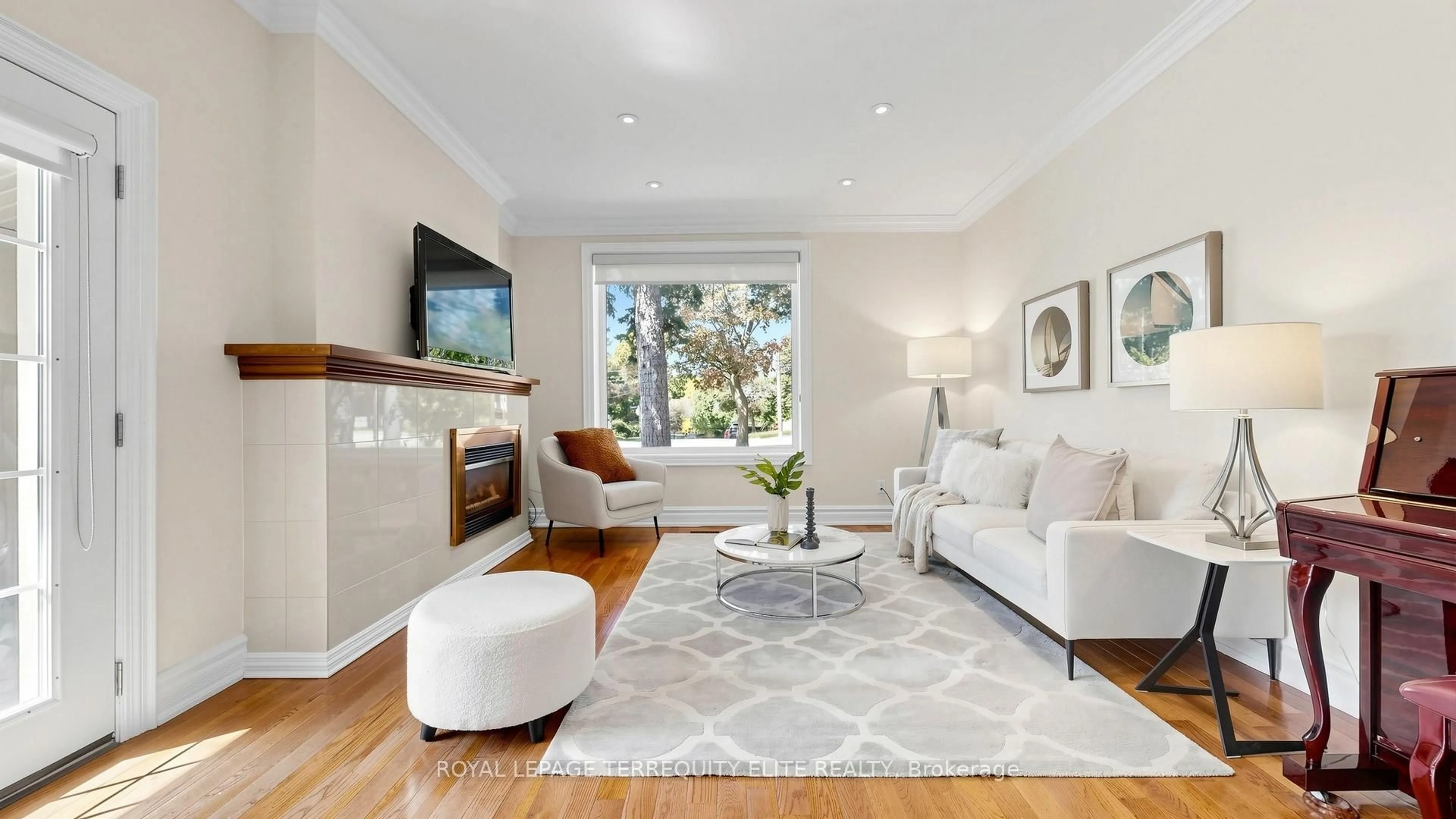 Living room with furniture, unknown for 5 Valentine Dr, Toronto Ontario M3A 3J5