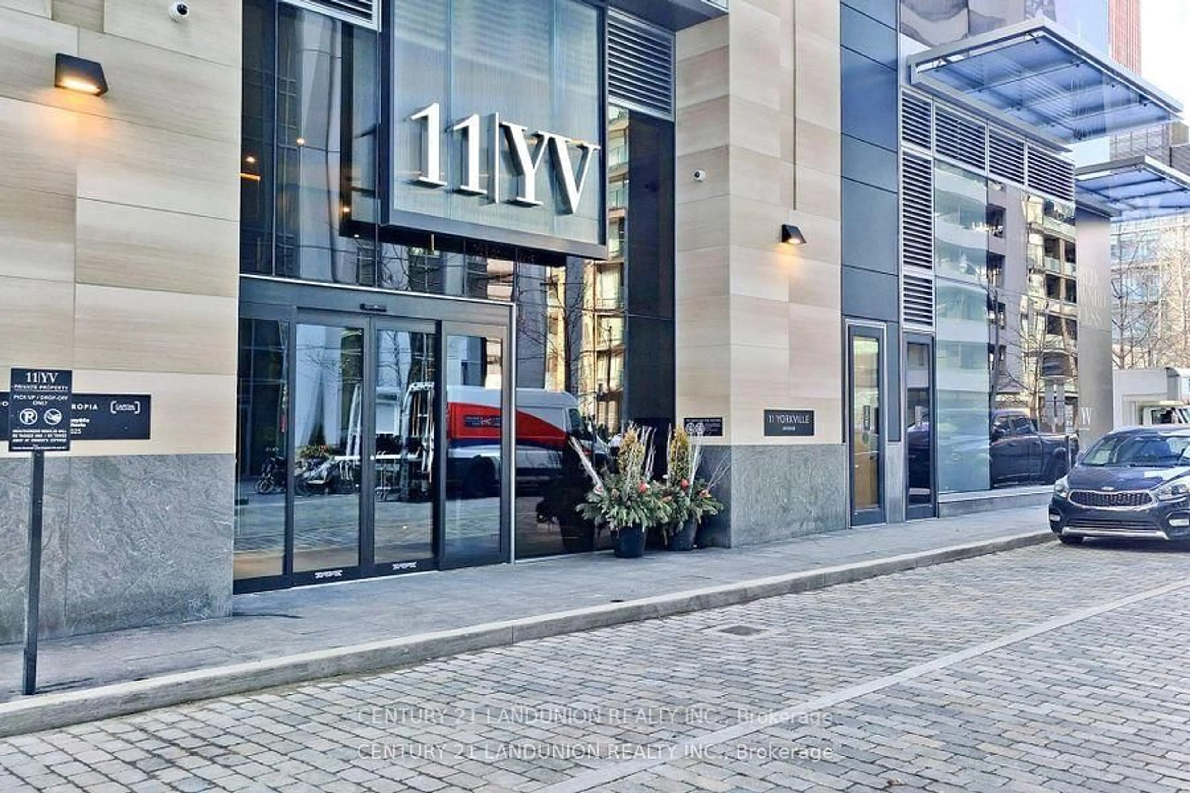Indoor foyer for 11 Yorkville Ave #PH4, Toronto Ontario M4W 0B7
