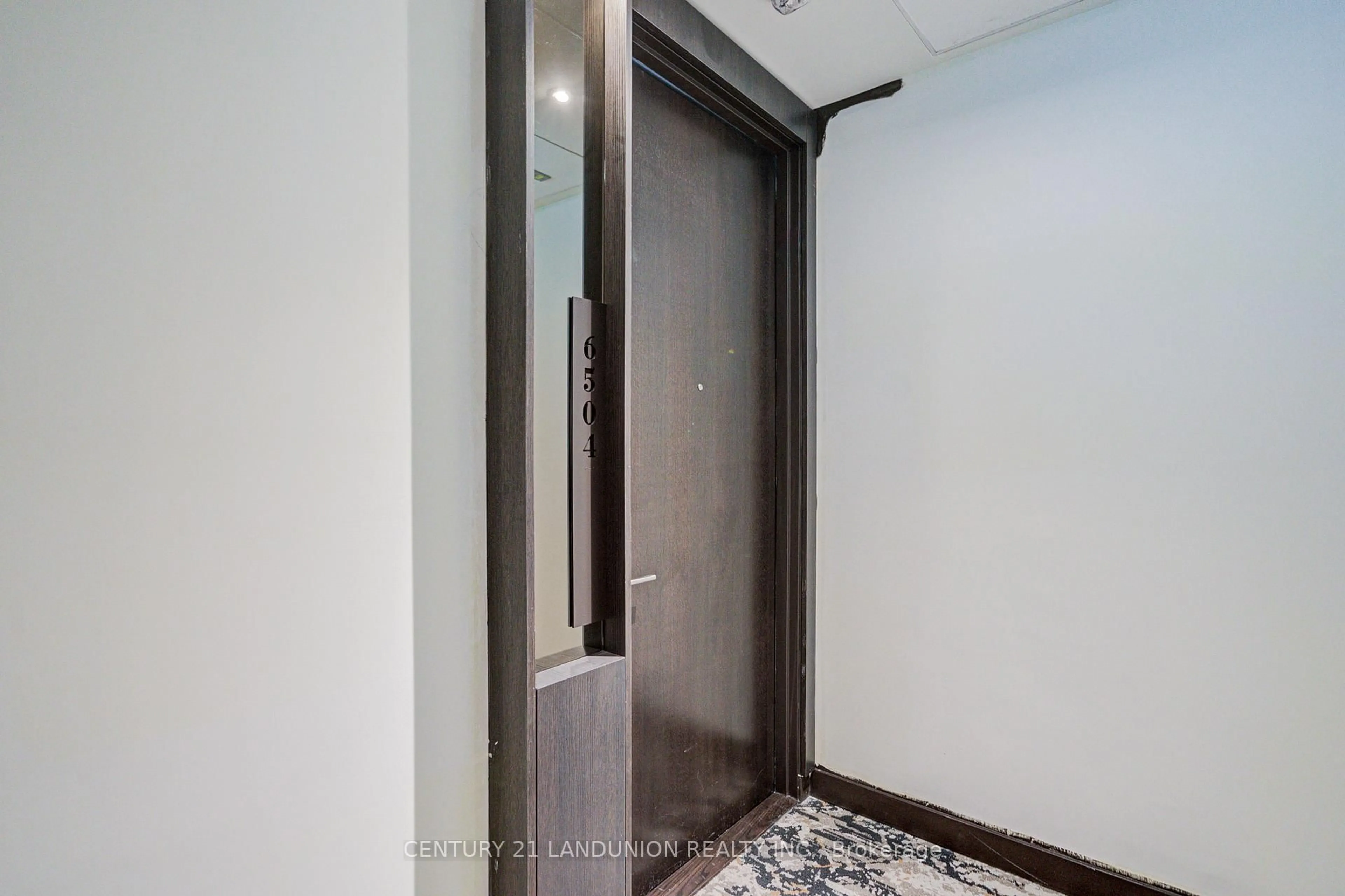 Indoor foyer for 11 Yorkville Ave #PH4, Toronto Ontario M4W 0B7