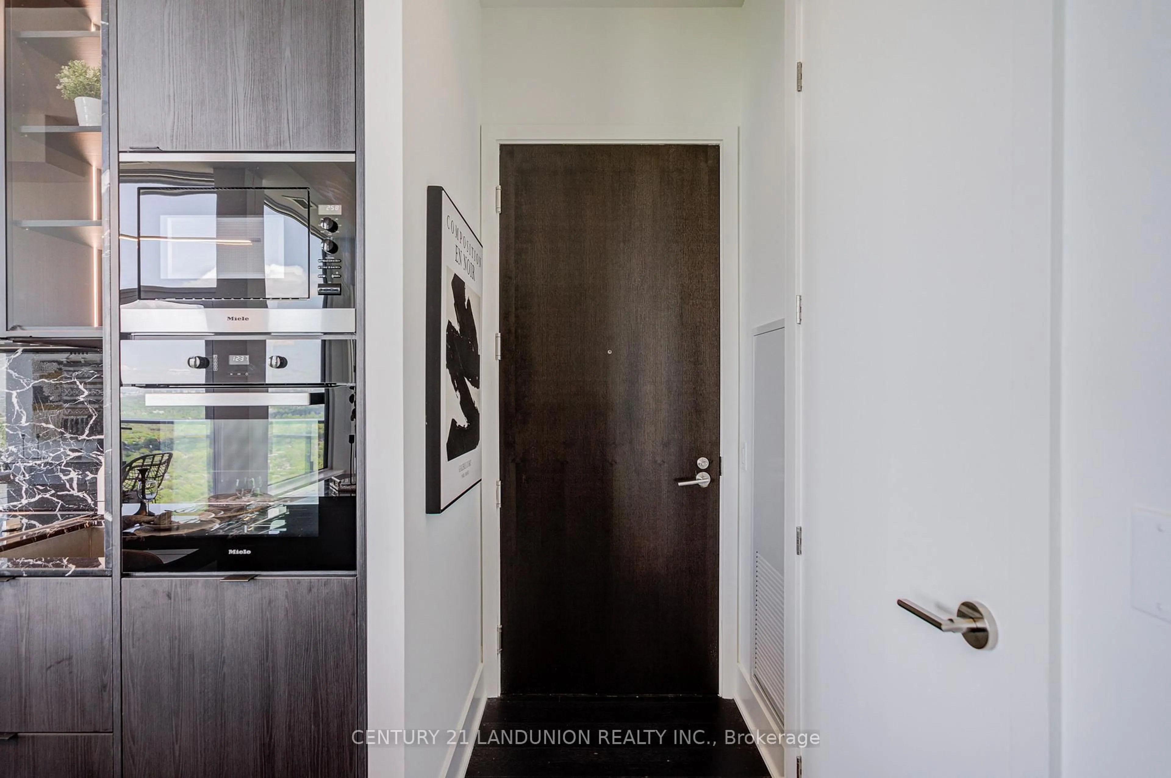 Indoor entryway for 11 Yorkville Ave #PH4, Toronto Ontario M4W 0B7