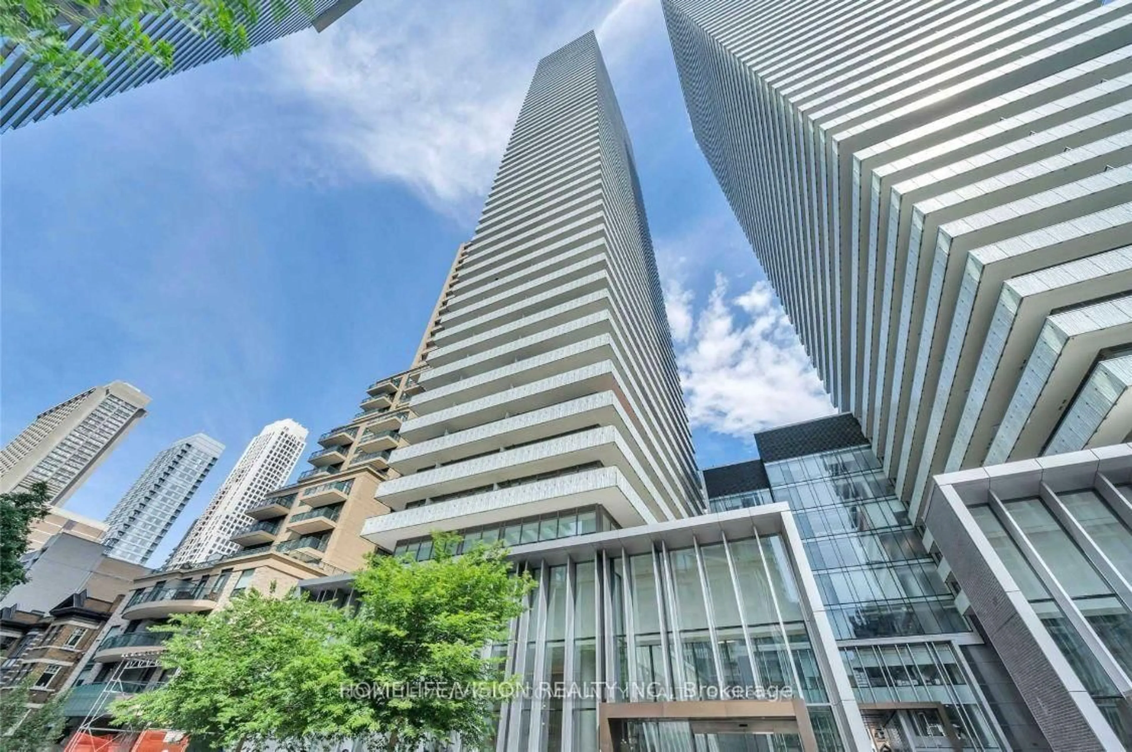 Indoor foyer for 42 Charles St #4207, Toronto Ontario M4Y 1N3