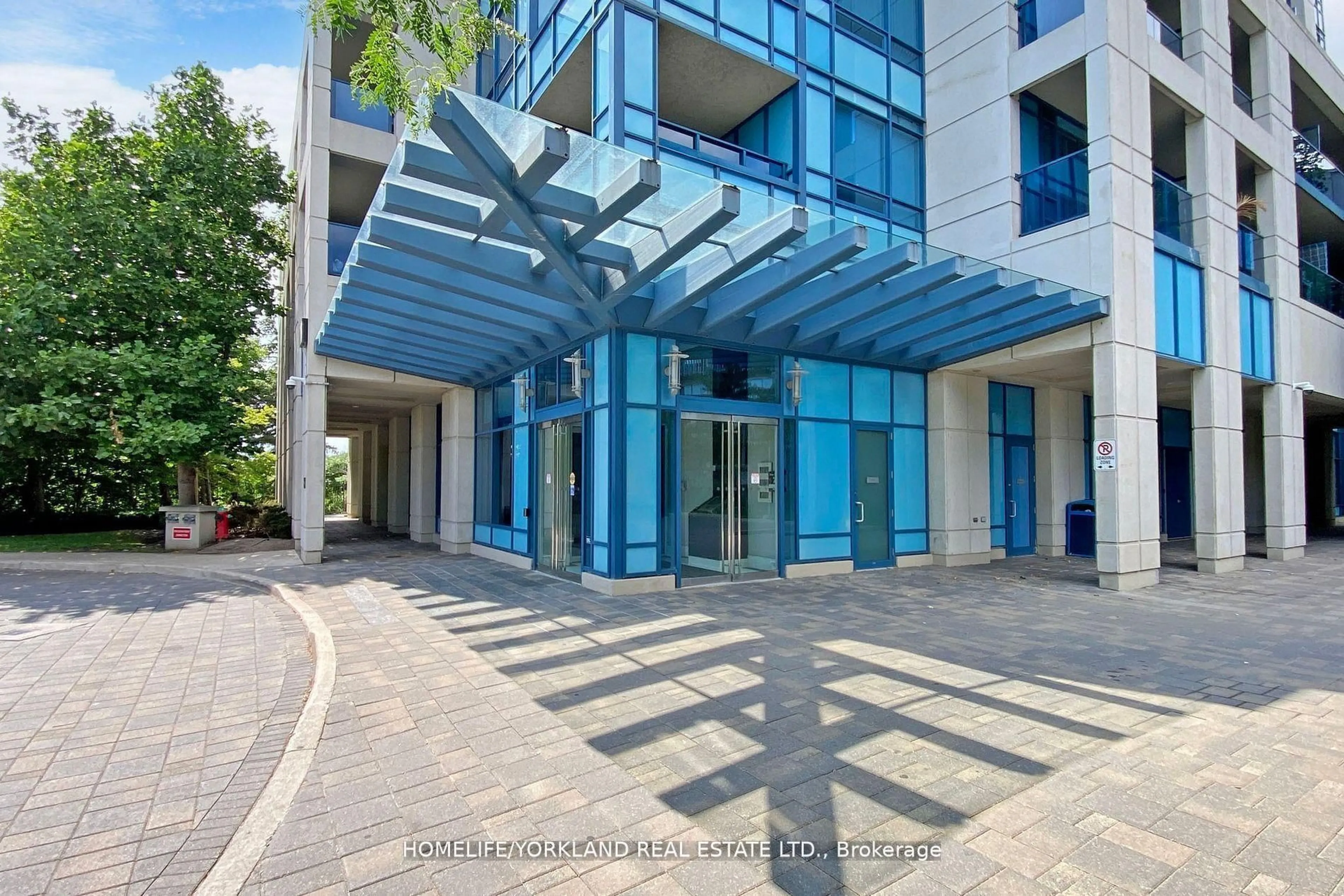 Indoor foyer for 181 Wynford Dr #411, Toronto Ontario M3C 0C6