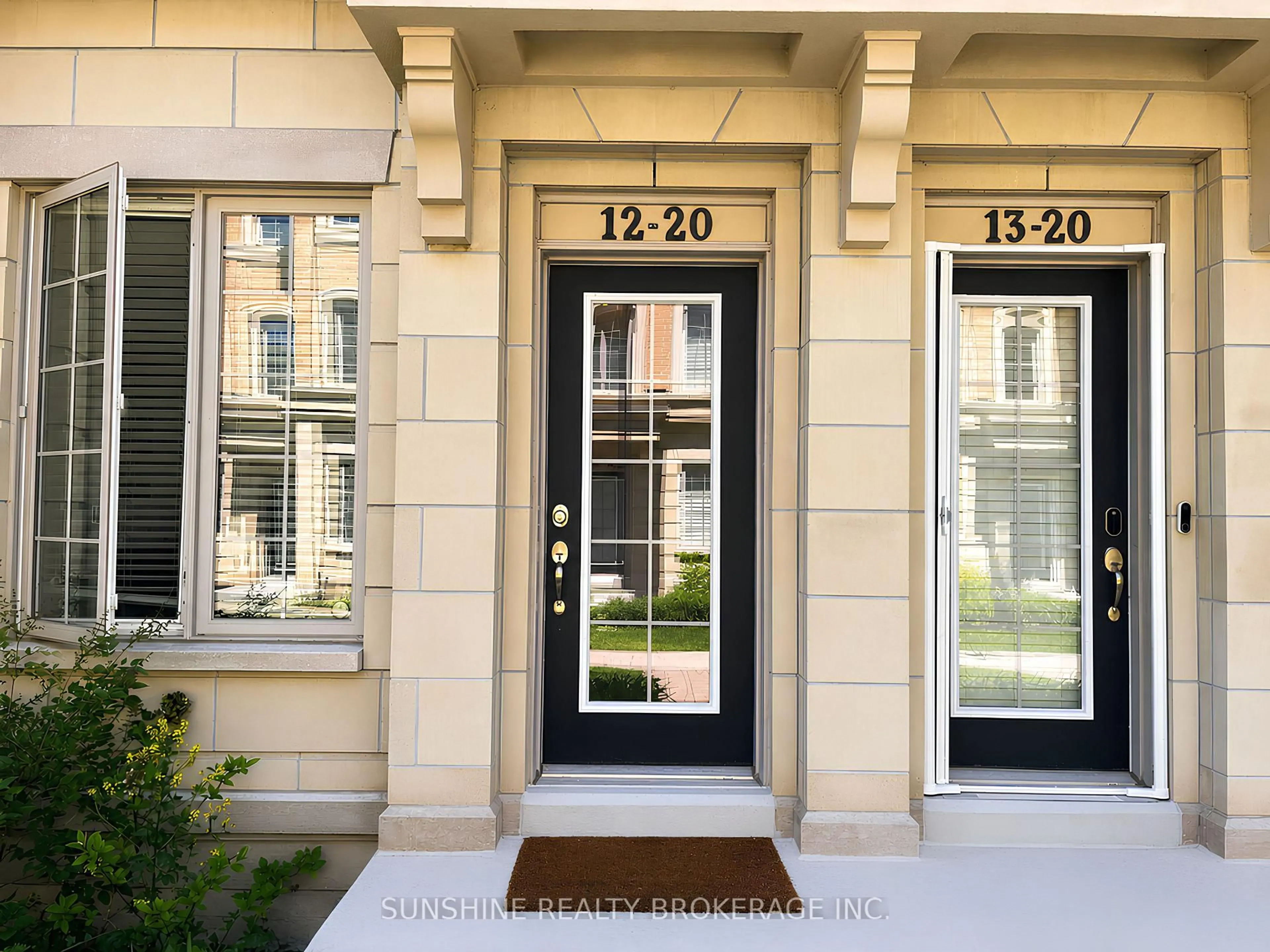 Indoor entryway for 20 Hargrave Lane #12, Toronto Ontario M4N 0A4