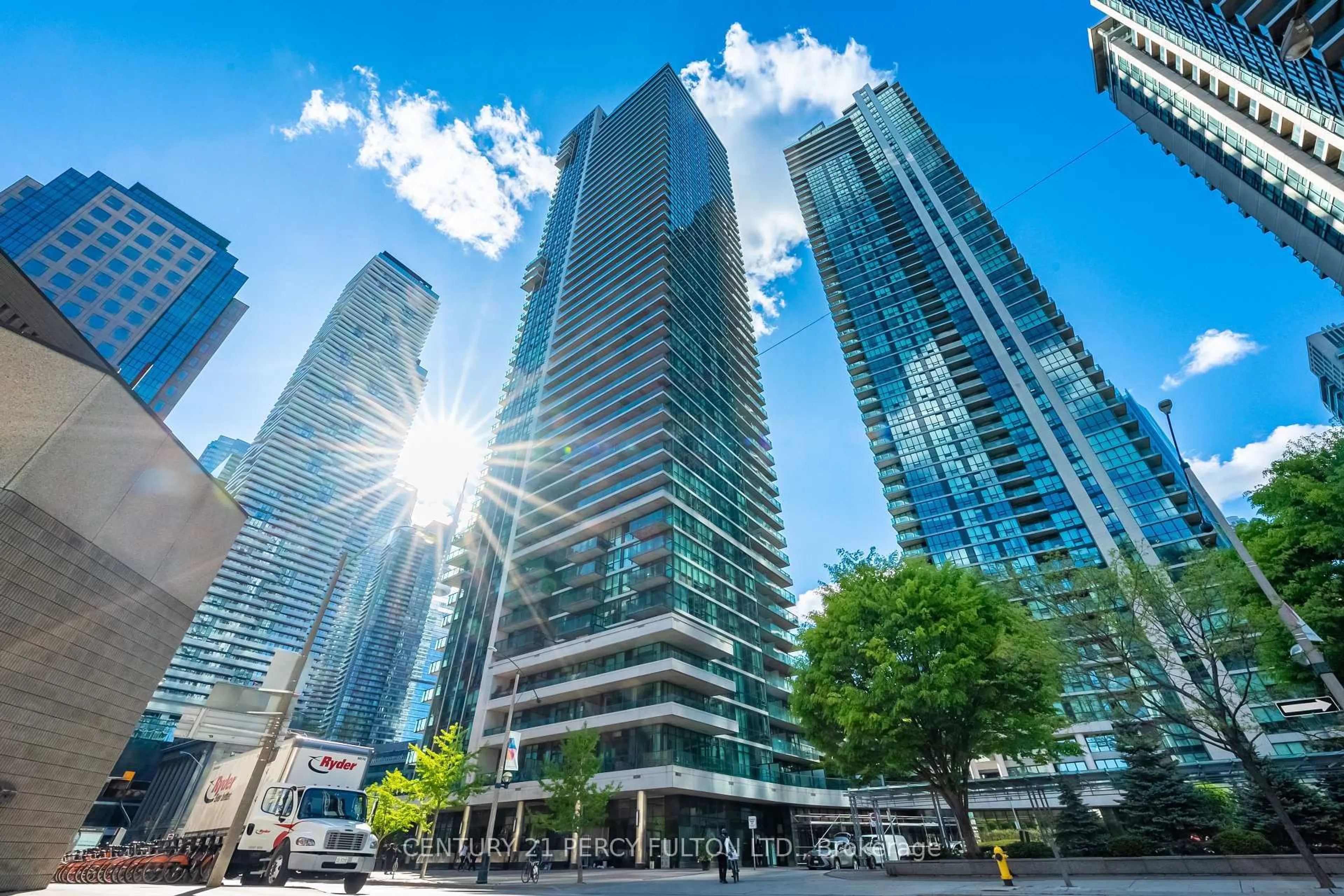 Patio, unknown for 18 harbour St #703, Toronto Ontario M5J 2Z6