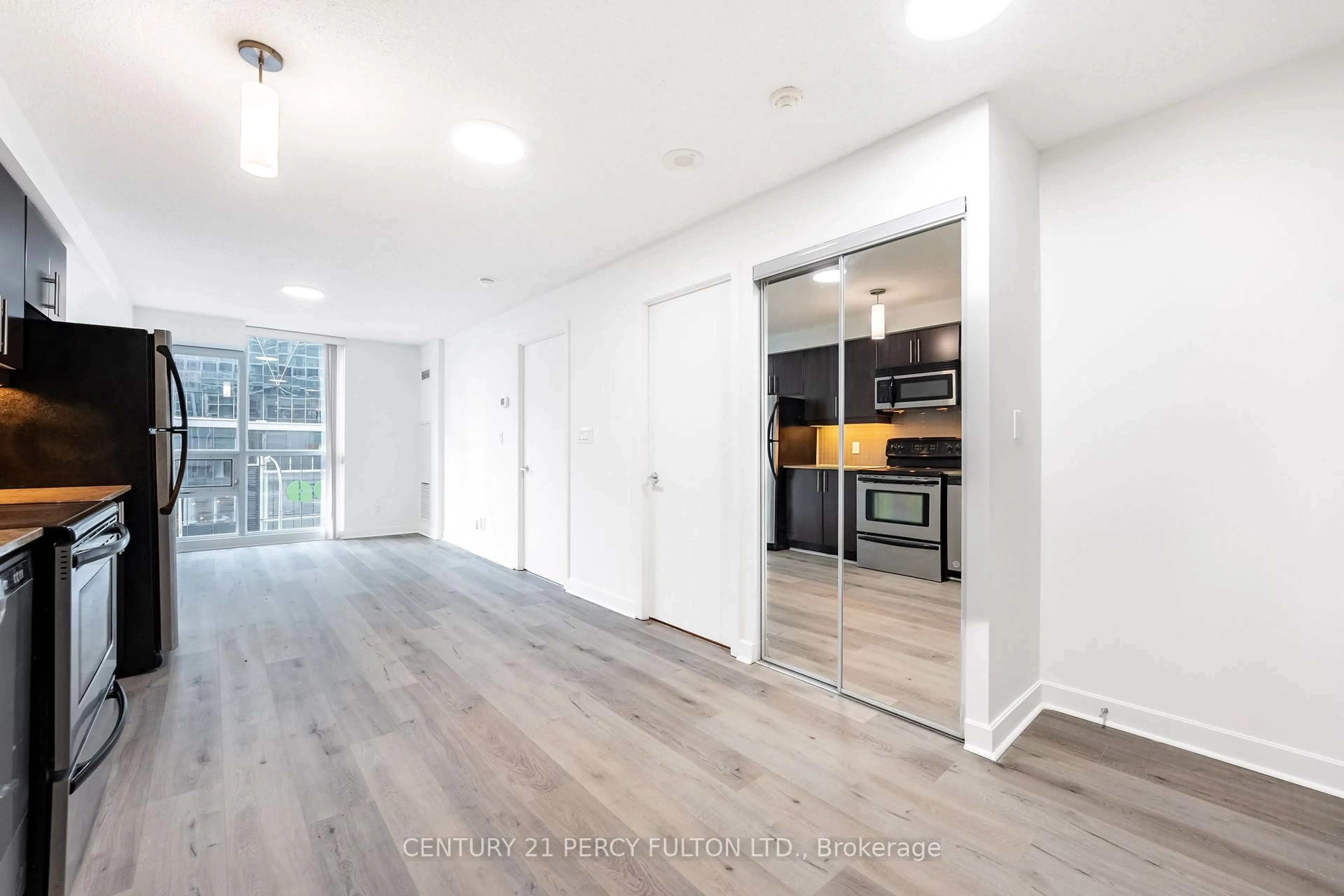 Indoor entryway for 18 harbour St #703, Toronto Ontario M5J 2Z6