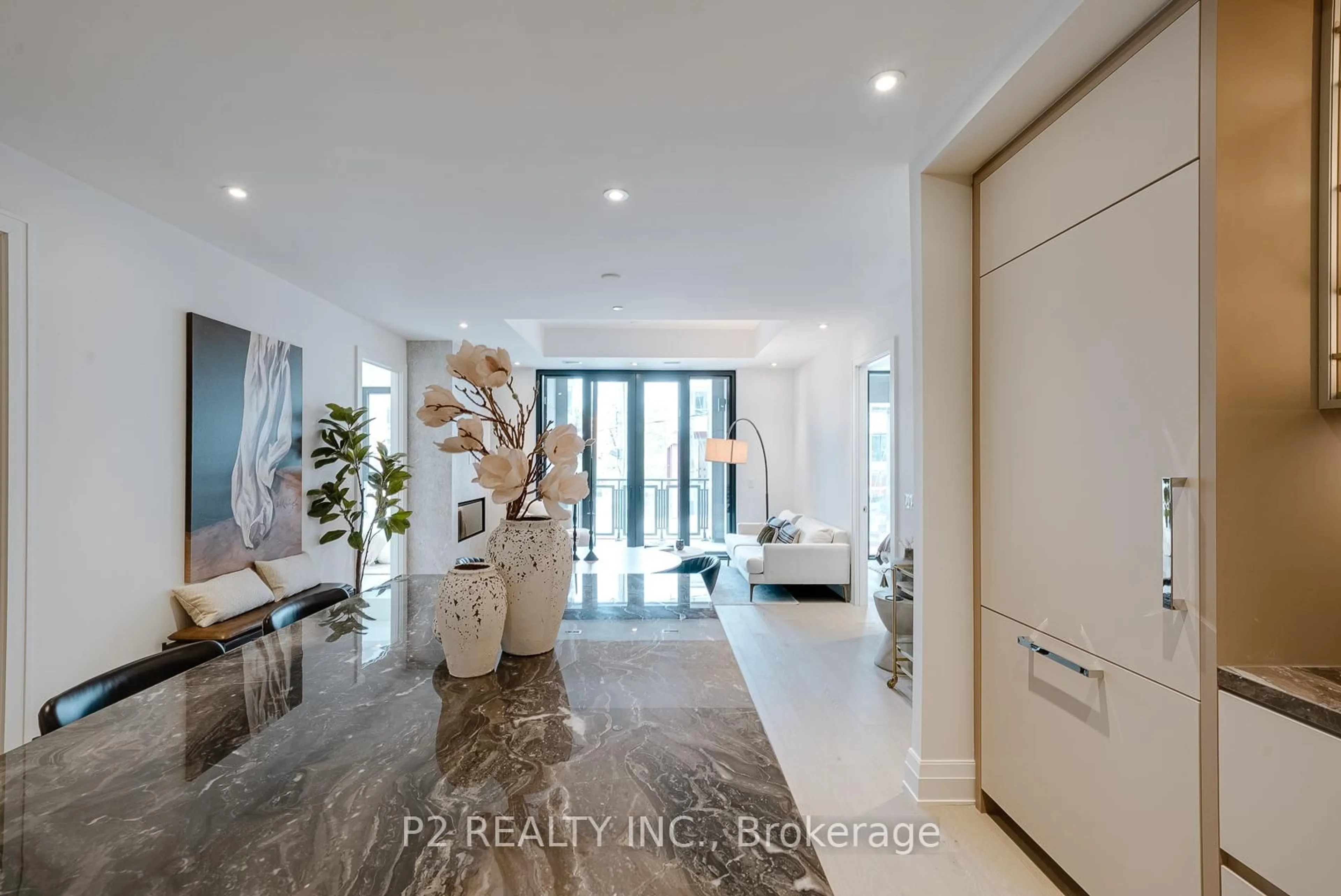 Indoor entryway for 2 Forest Hill Rd #208, Toronto Ontario M4V 2L3