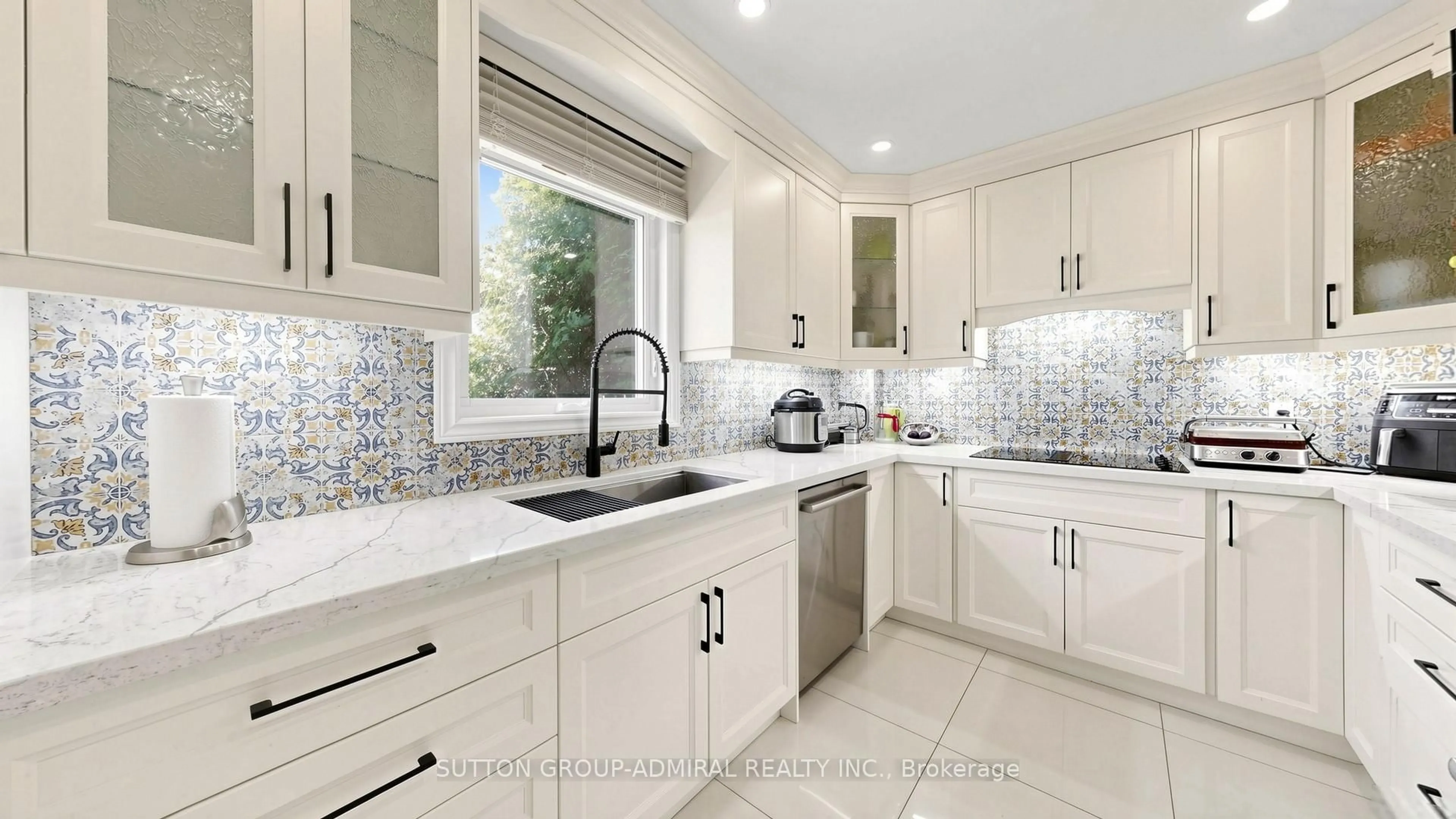 Contemporary kitchen, ceramic/tile floor for 32 Northwood Dr, Toronto Ontario M2M 2J8