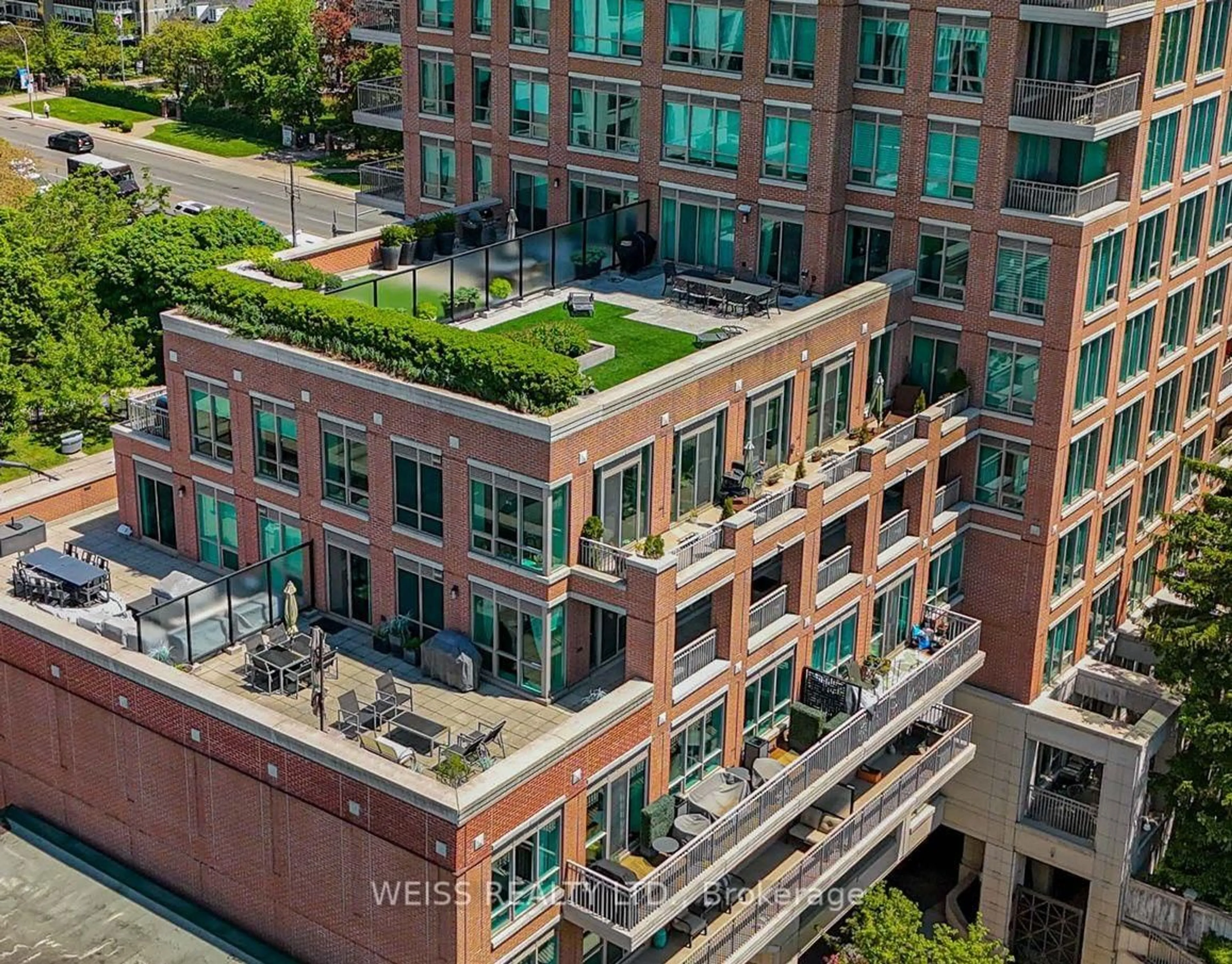 A pic from outside/outdoor area/front of a property/back of a property/a pic from drone, city buildings view from balcony for 155 St Clair Ave #506, Toronto Ontario M4V 0A1