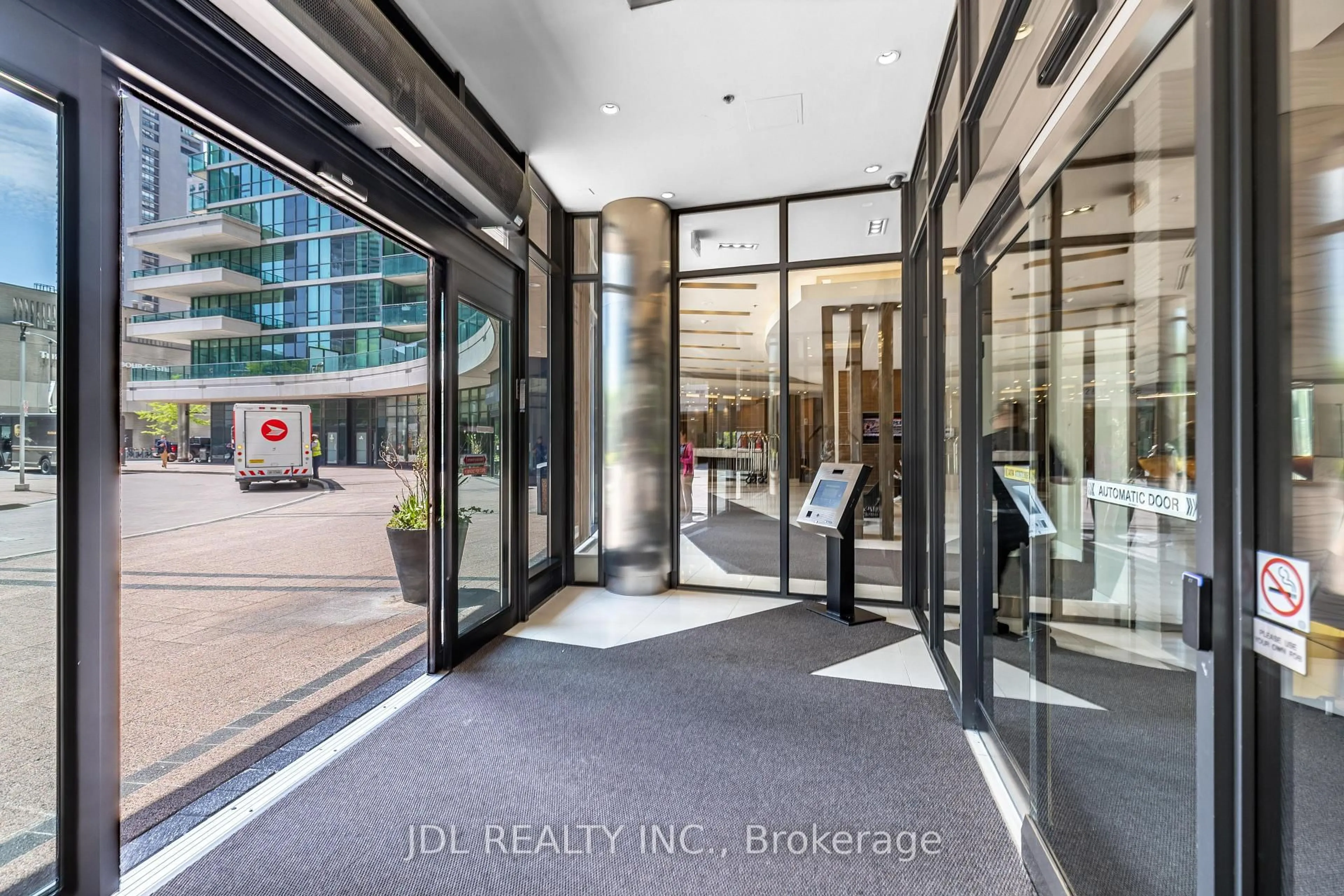 Indoor foyer for 16 Harbour St #4006, Toronto Ontario M5J 2Z7