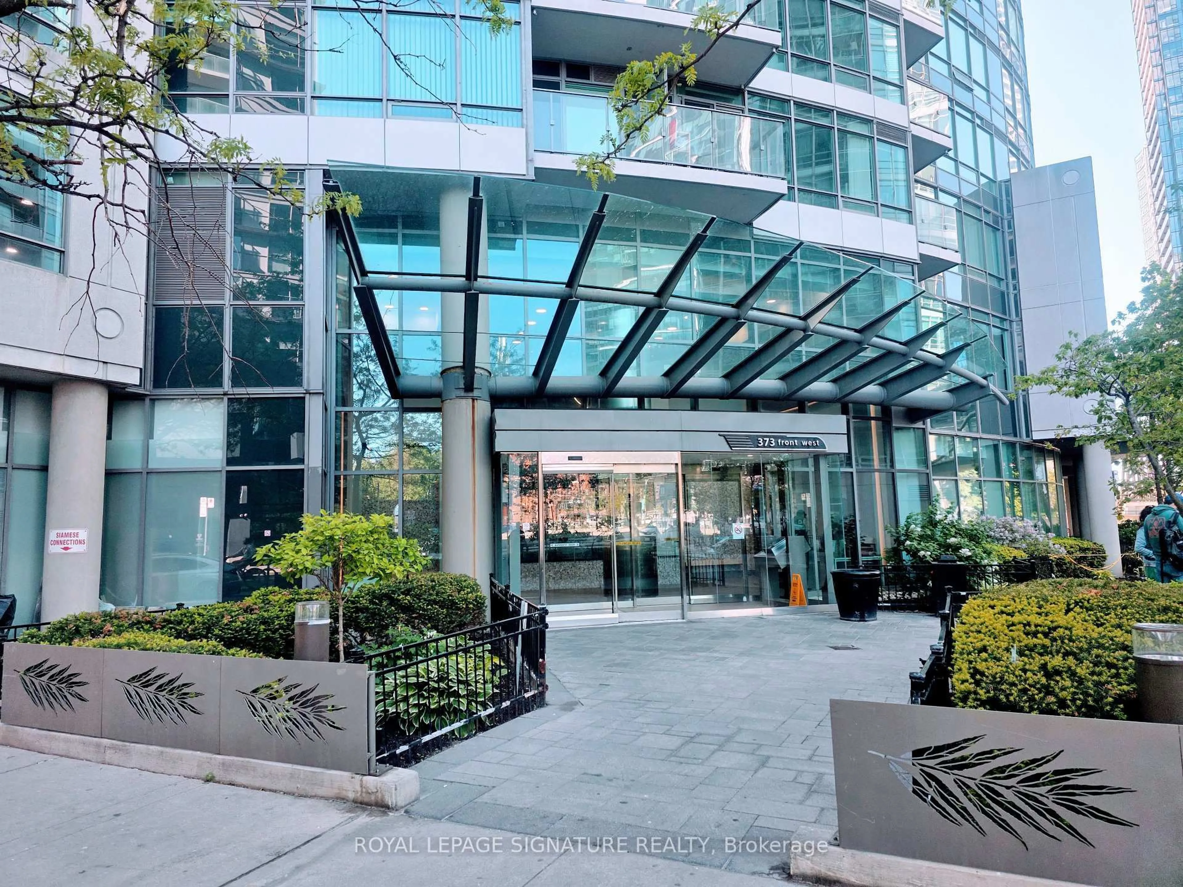 Indoor foyer for 373 Front St #1703, Toronto Ontario M5V 3R7