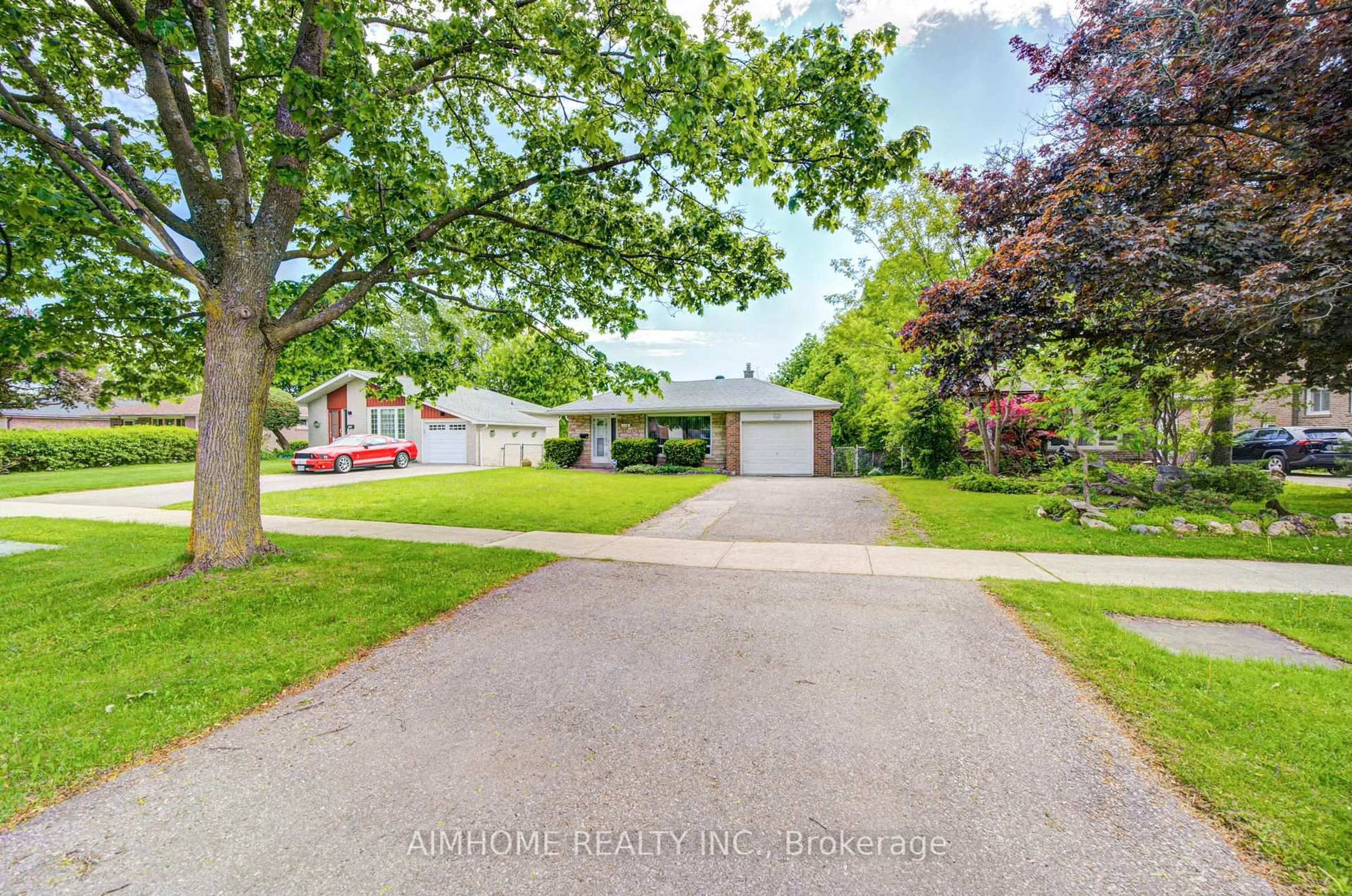 A pic from outside/outdoor area/front of a property/back of a property/a pic from drone, street for 119 McNicoll Ave, Toronto Ontario M2H 2B7