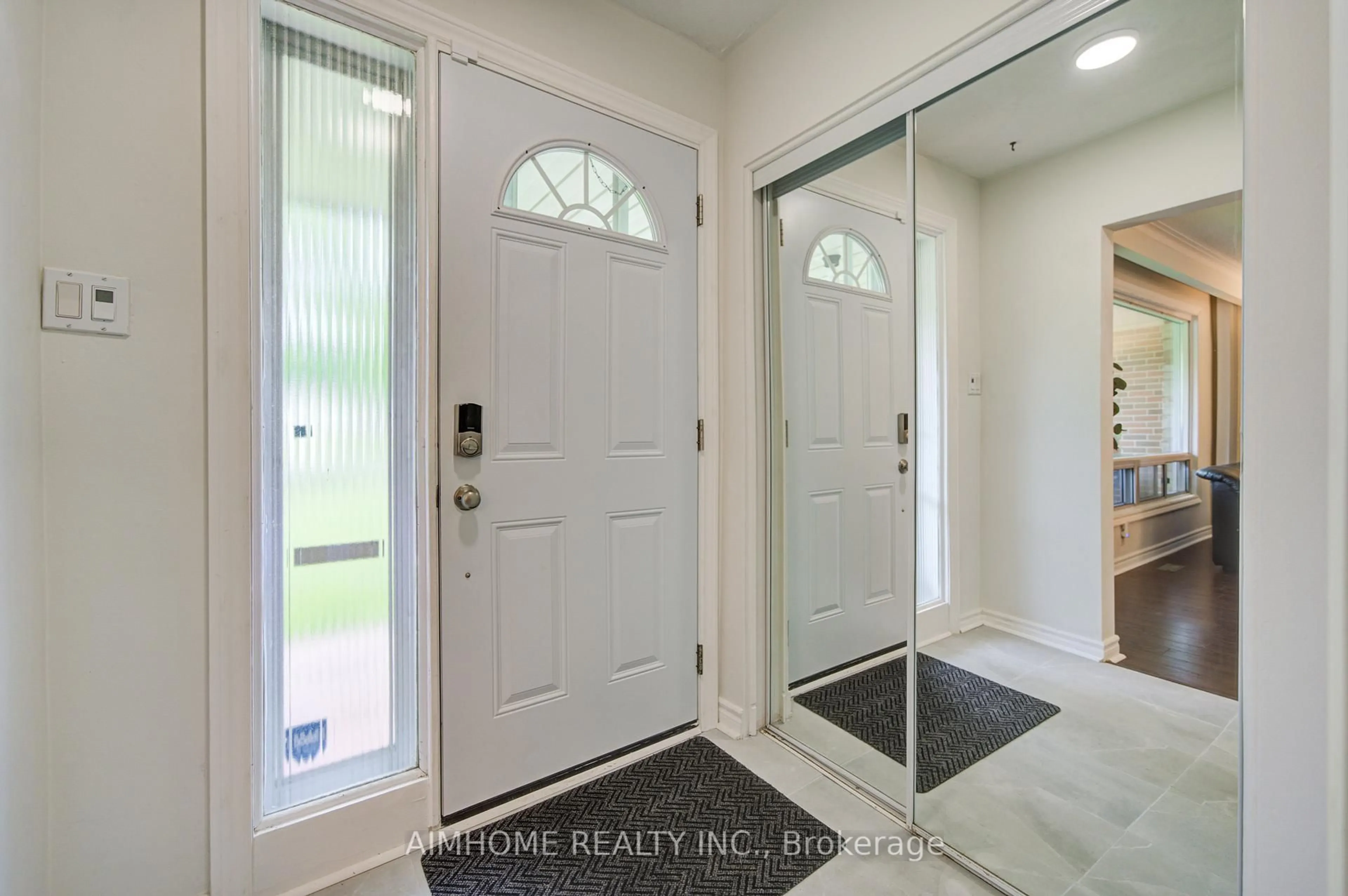 Indoor entryway for 119 McNicoll Ave, Toronto Ontario M2H 2B7