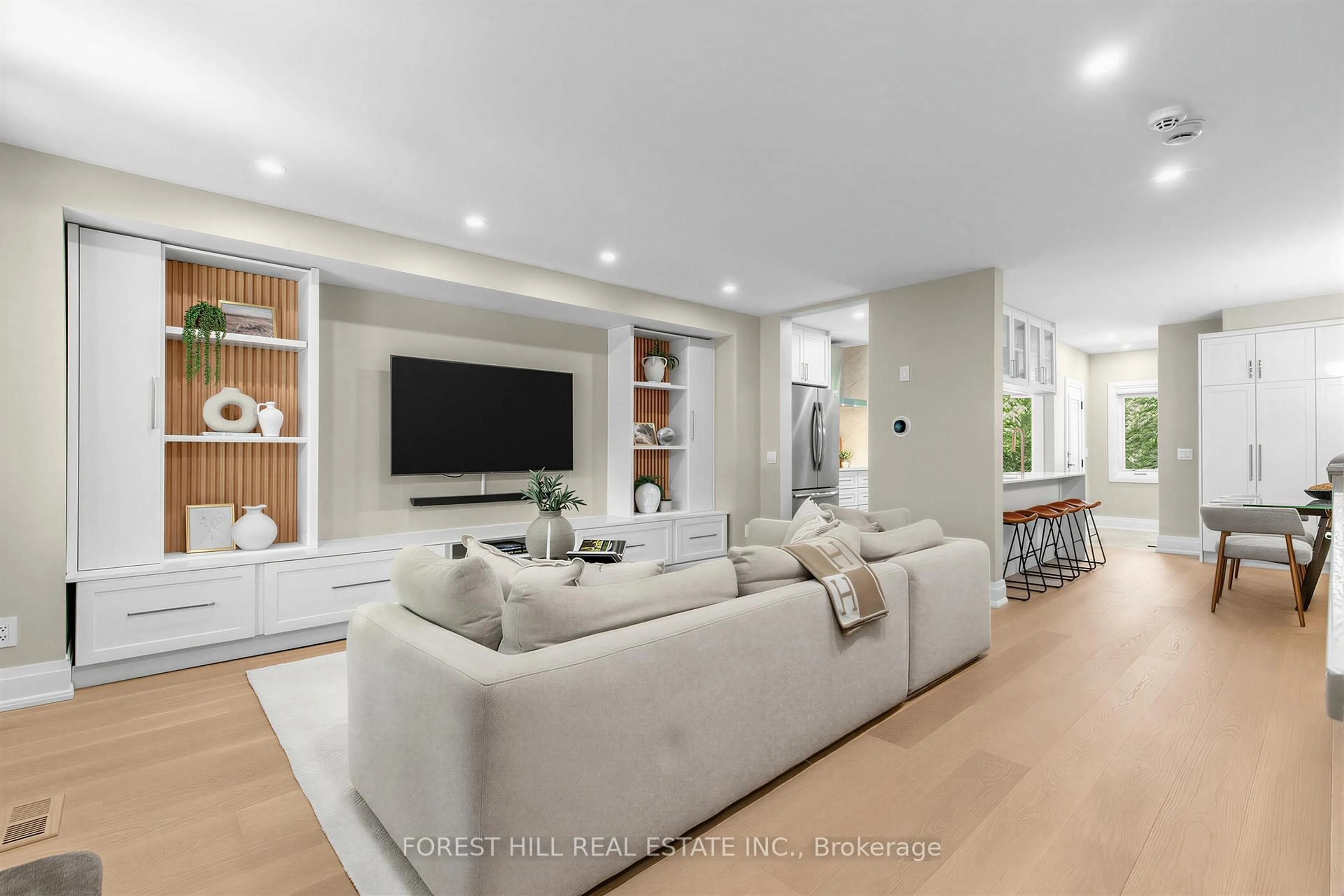 Living room with furniture, unknown for 35 Park Hill Rd, Toronto Ontario M6C 3M8