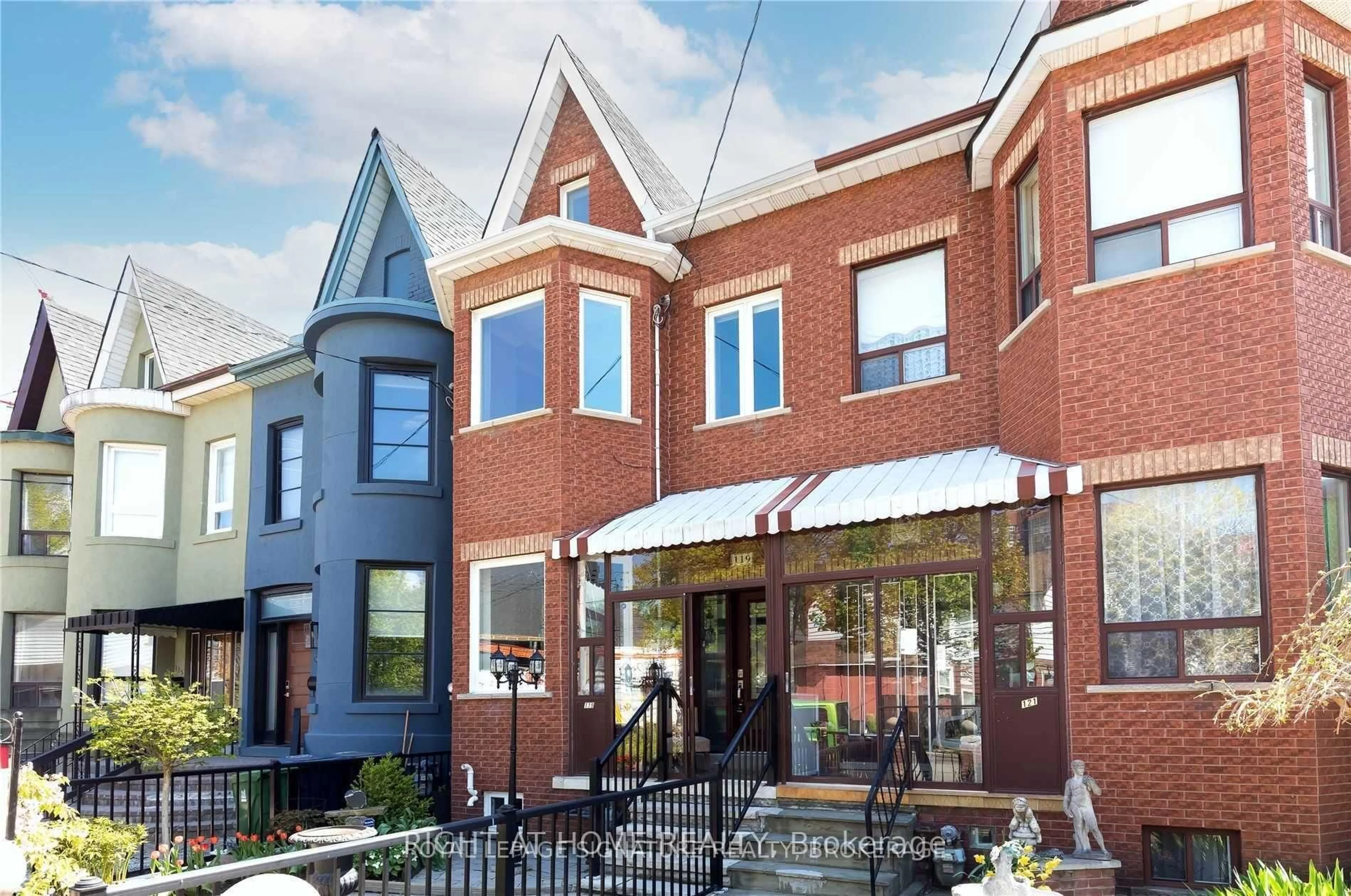 Home with brick exterior material, street for 119 Niagara St, Toronto Ontario M5V 1C6