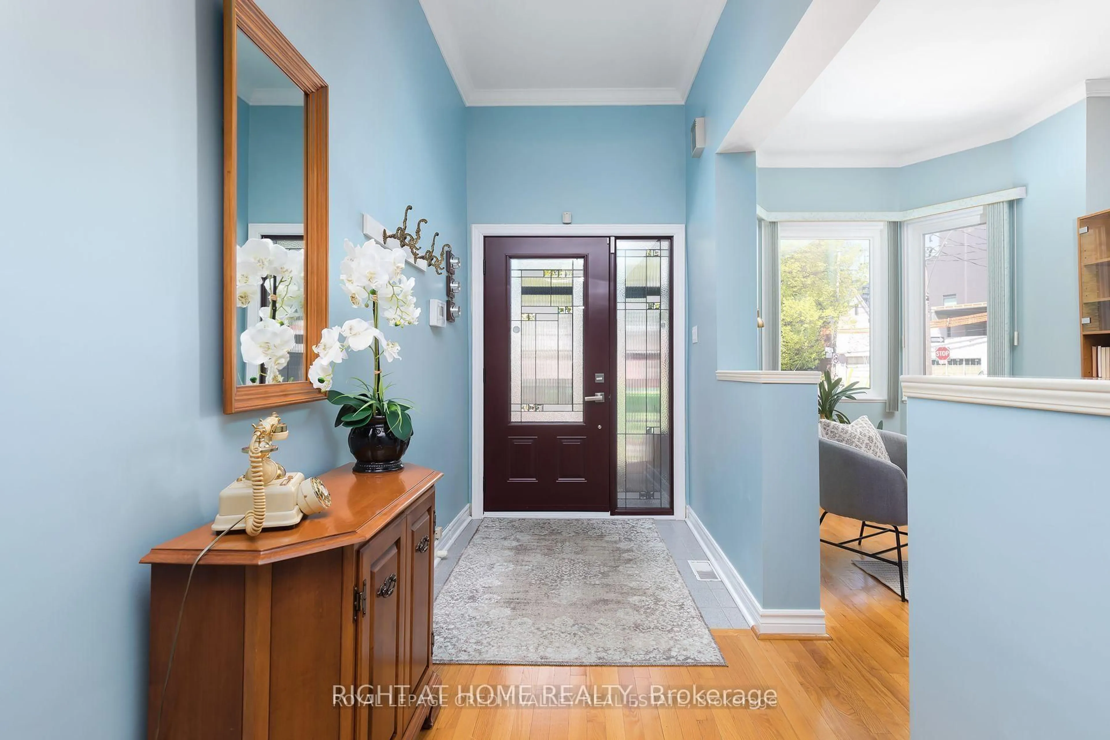 Indoor entryway for 119 Niagara St, Toronto Ontario M5V 1C6