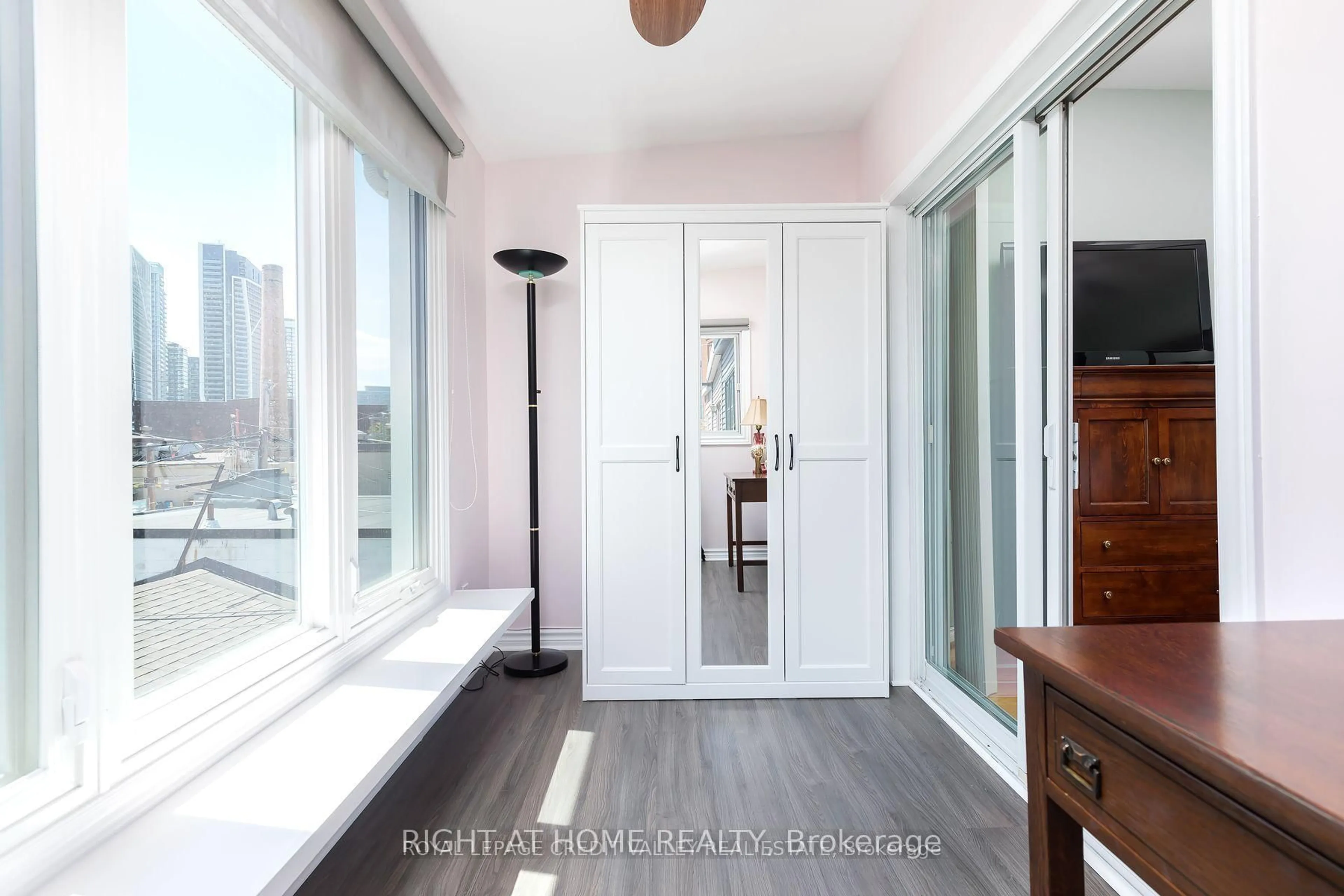 Indoor entryway for 119 Niagara St, Toronto Ontario M5V 1C6