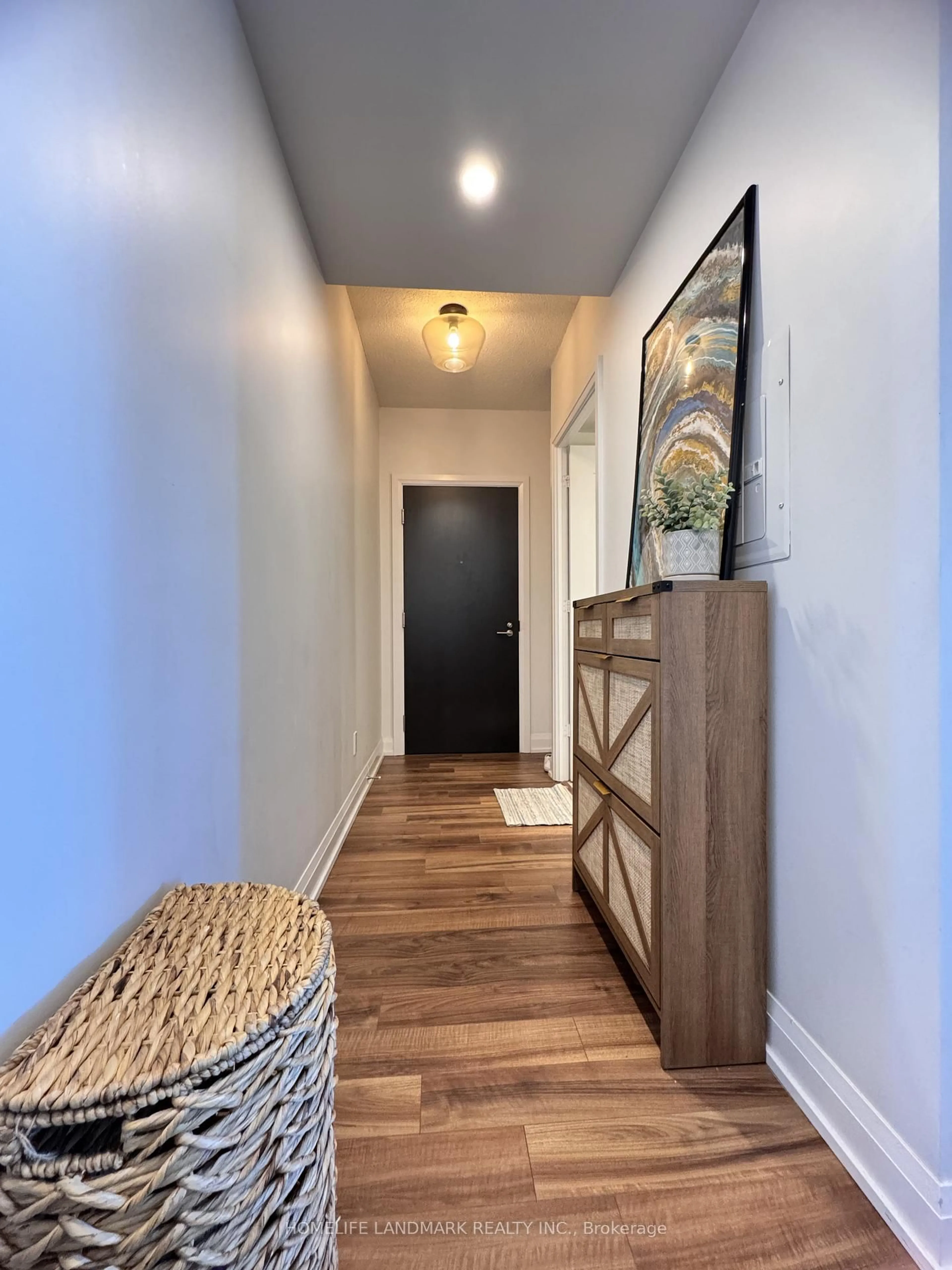 Indoor entryway for 18 Graydon Hall Dr #1903, Toronto Ontario M3A 0A4