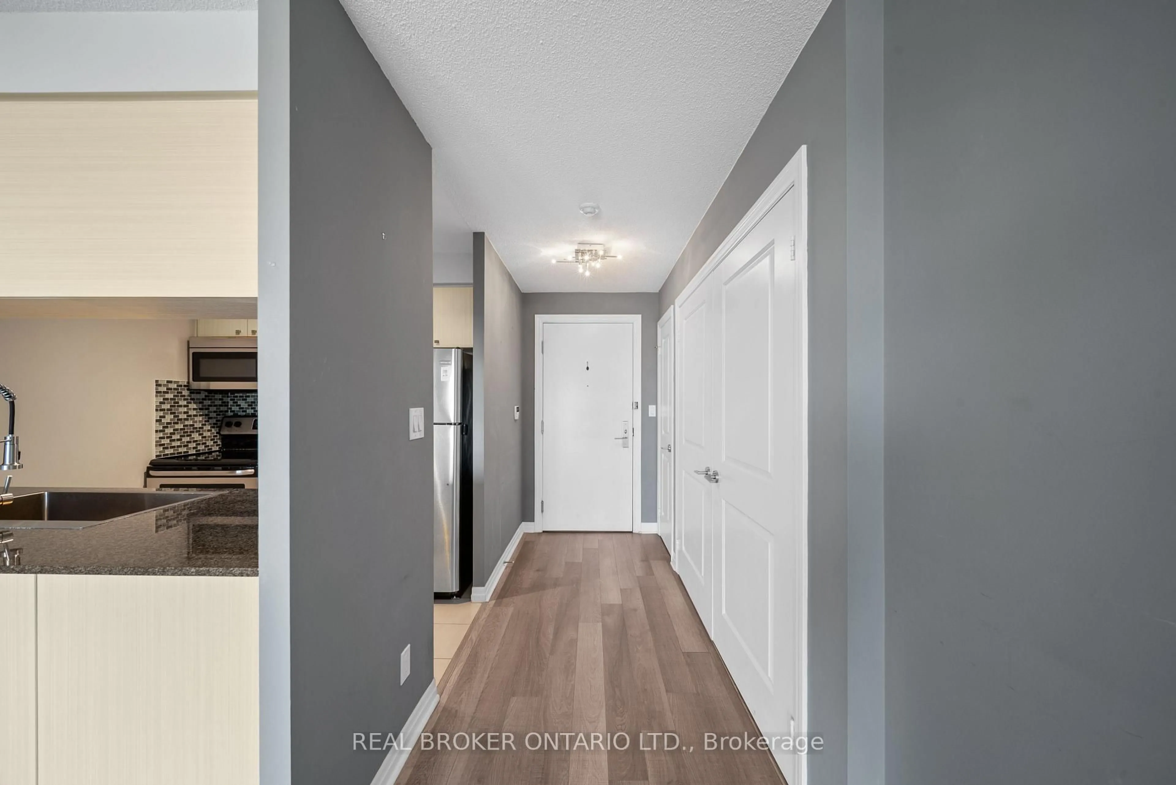 Indoor entryway for 2015 Sheppard Ave #3010, Toronto Ontario M2J 0B3