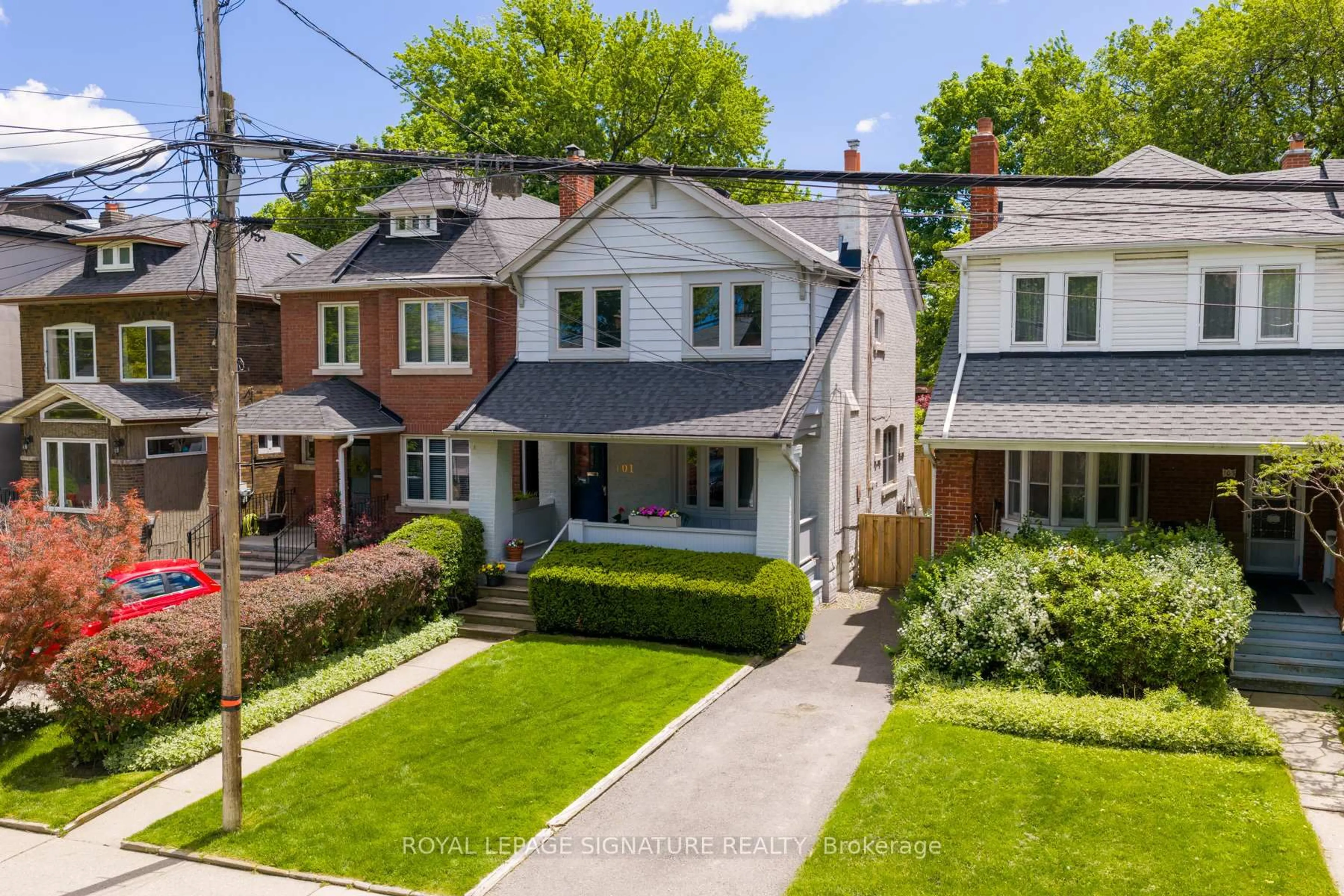 A pic from outside/outdoor area/front of a property/back of a property/a pic from drone, street for 101 Deloraine Ave, Toronto Ontario M5M 2B1