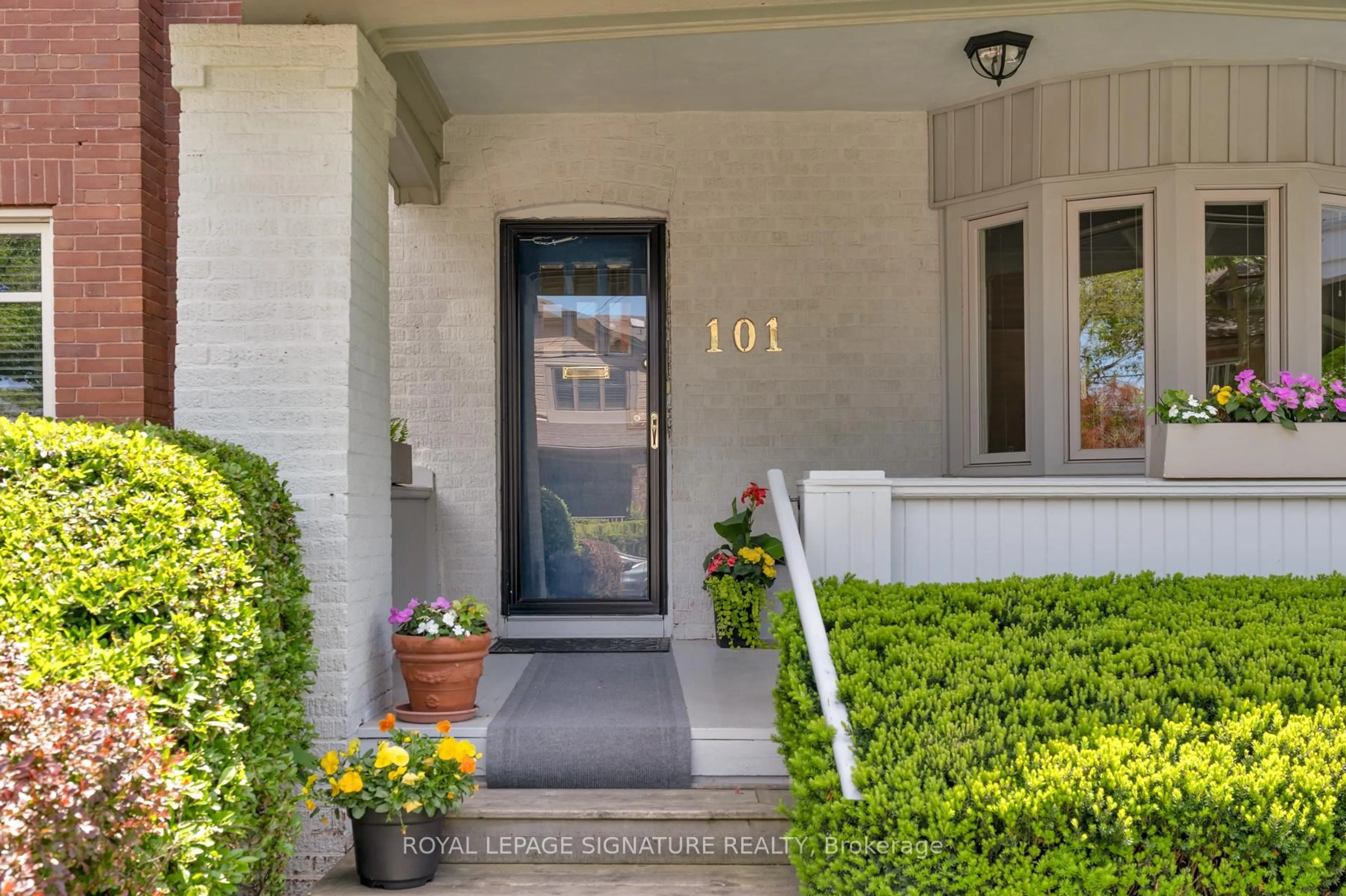 Indoor entryway for 101 Deloraine Ave, Toronto Ontario M5M 2B1