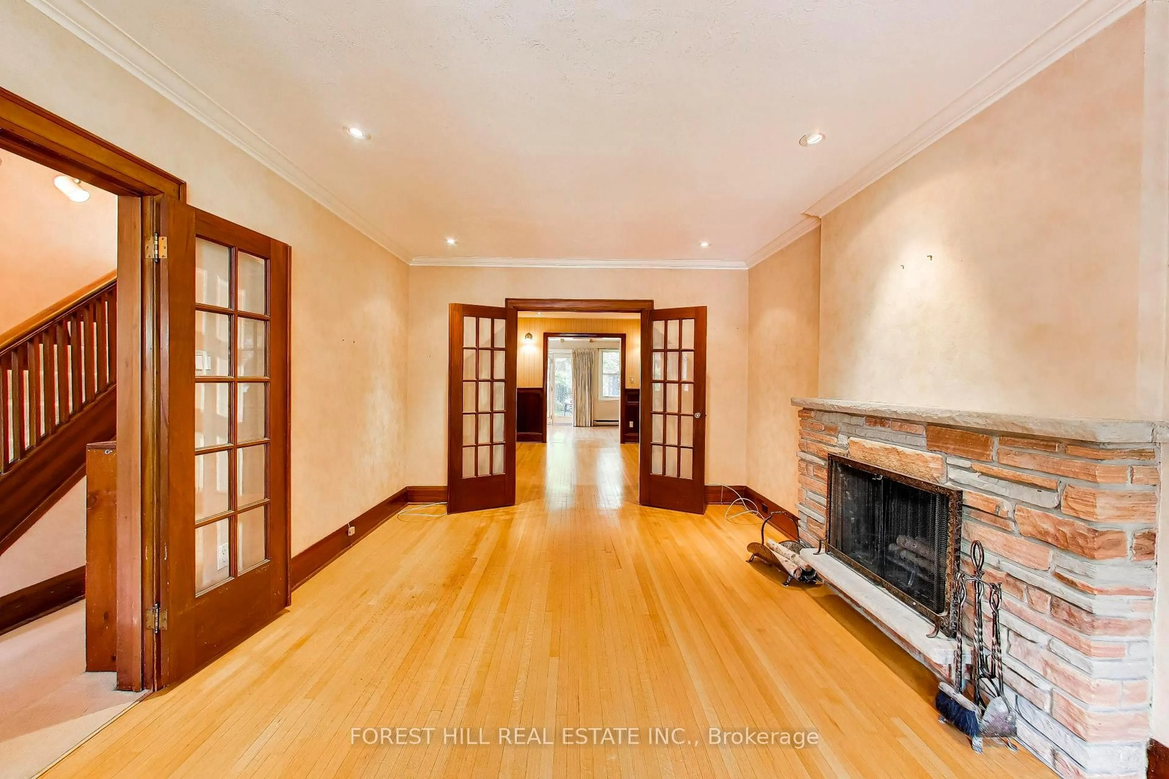 Indoor foyer for 164 Deloraine Ave, Toronto Ontario M5M 2A9