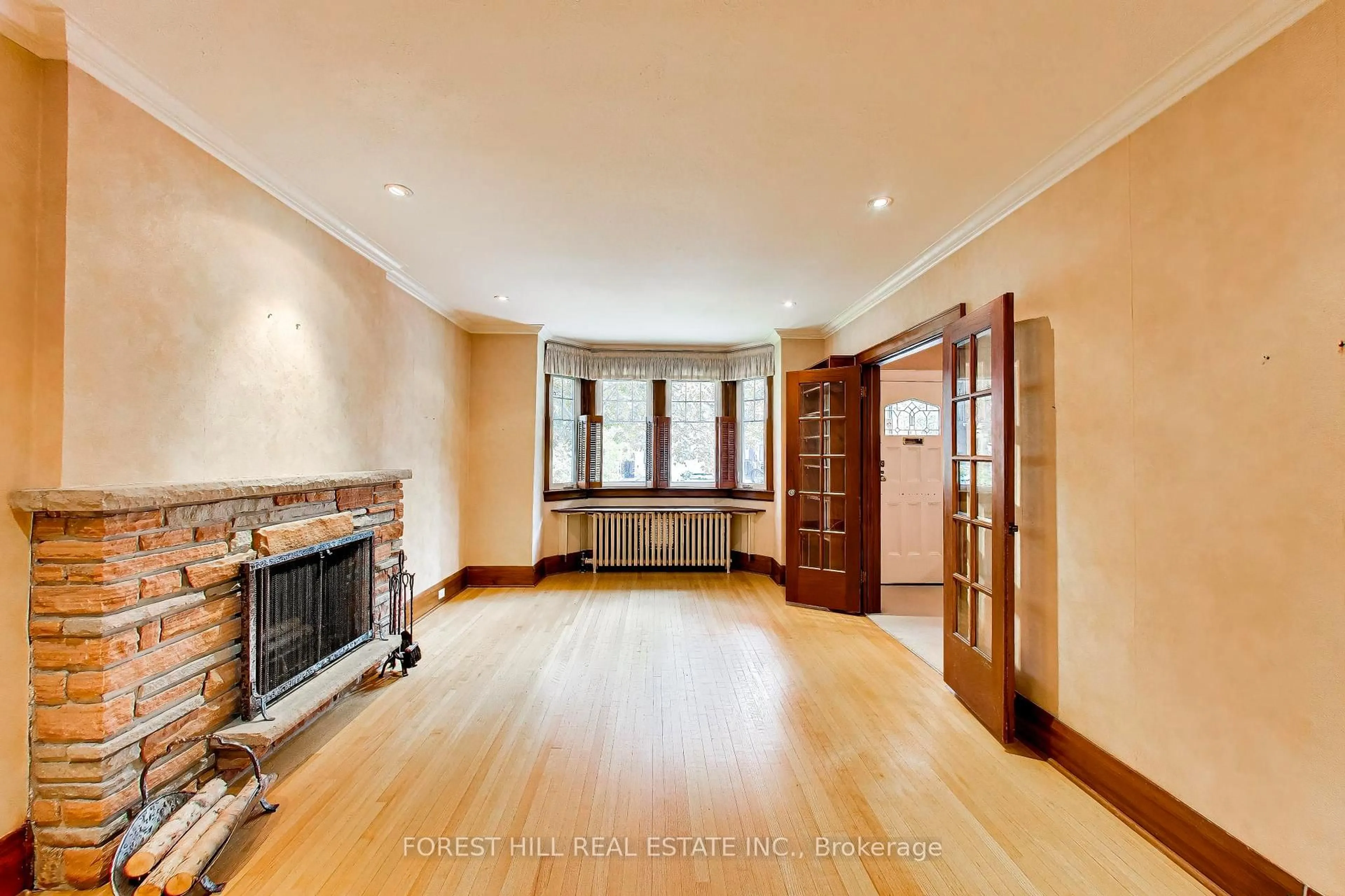 Indoor foyer for 164 Deloraine Ave, Toronto Ontario M5M 2A9