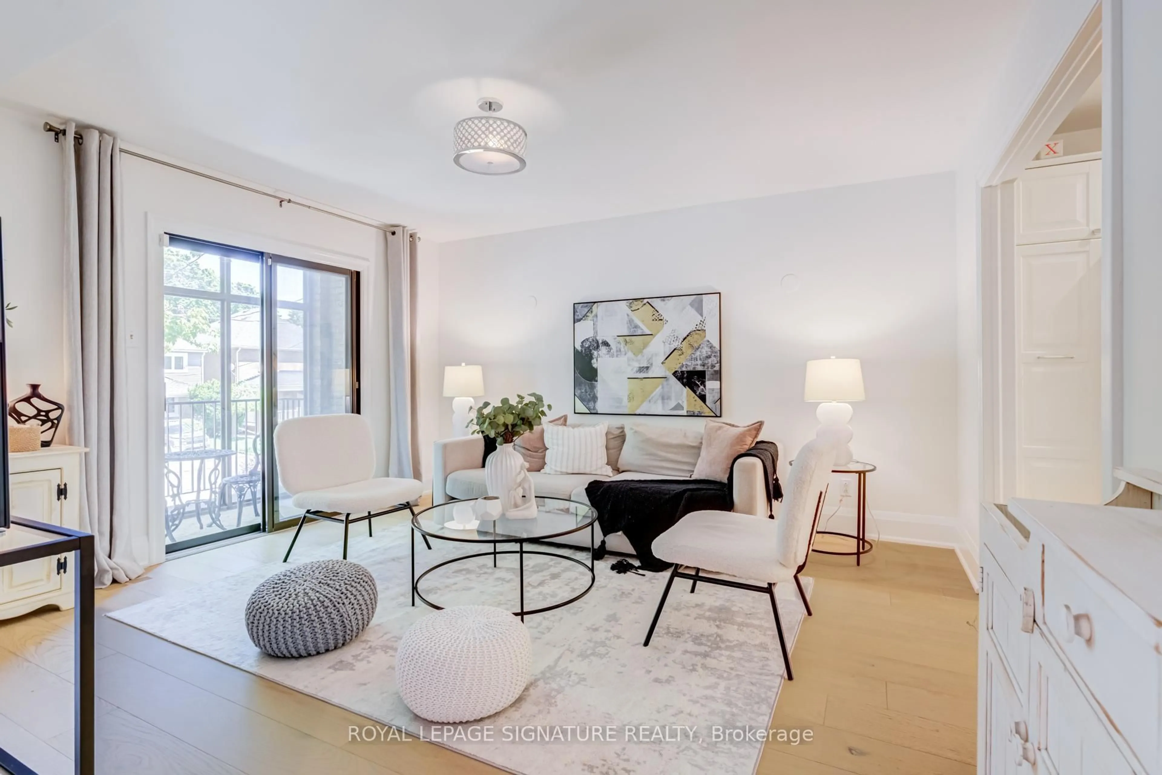 Living room with furniture, unknown for 209 Ranleigh Ave, Toronto Ontario M4N 1X3