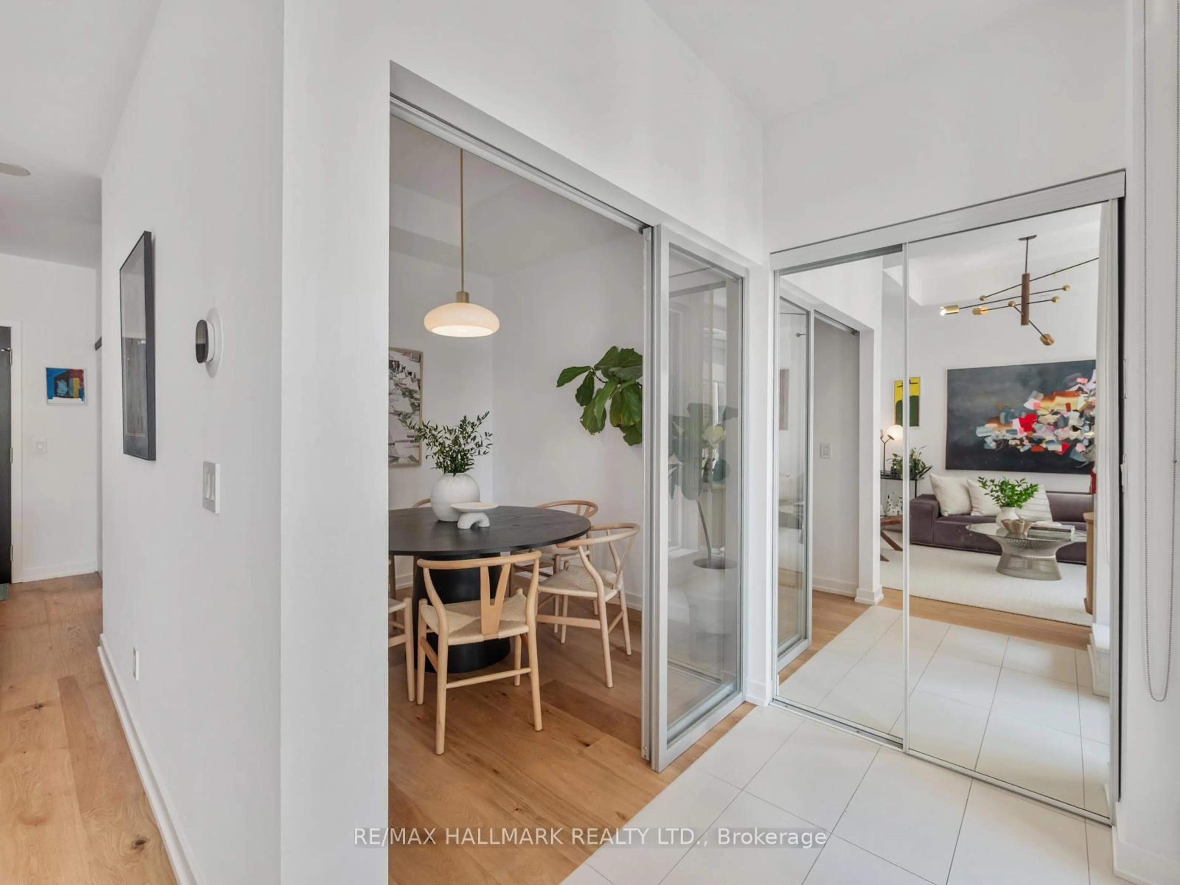 Indoor entryway for 130 St David St, Toronto Ontario M5A 0C2