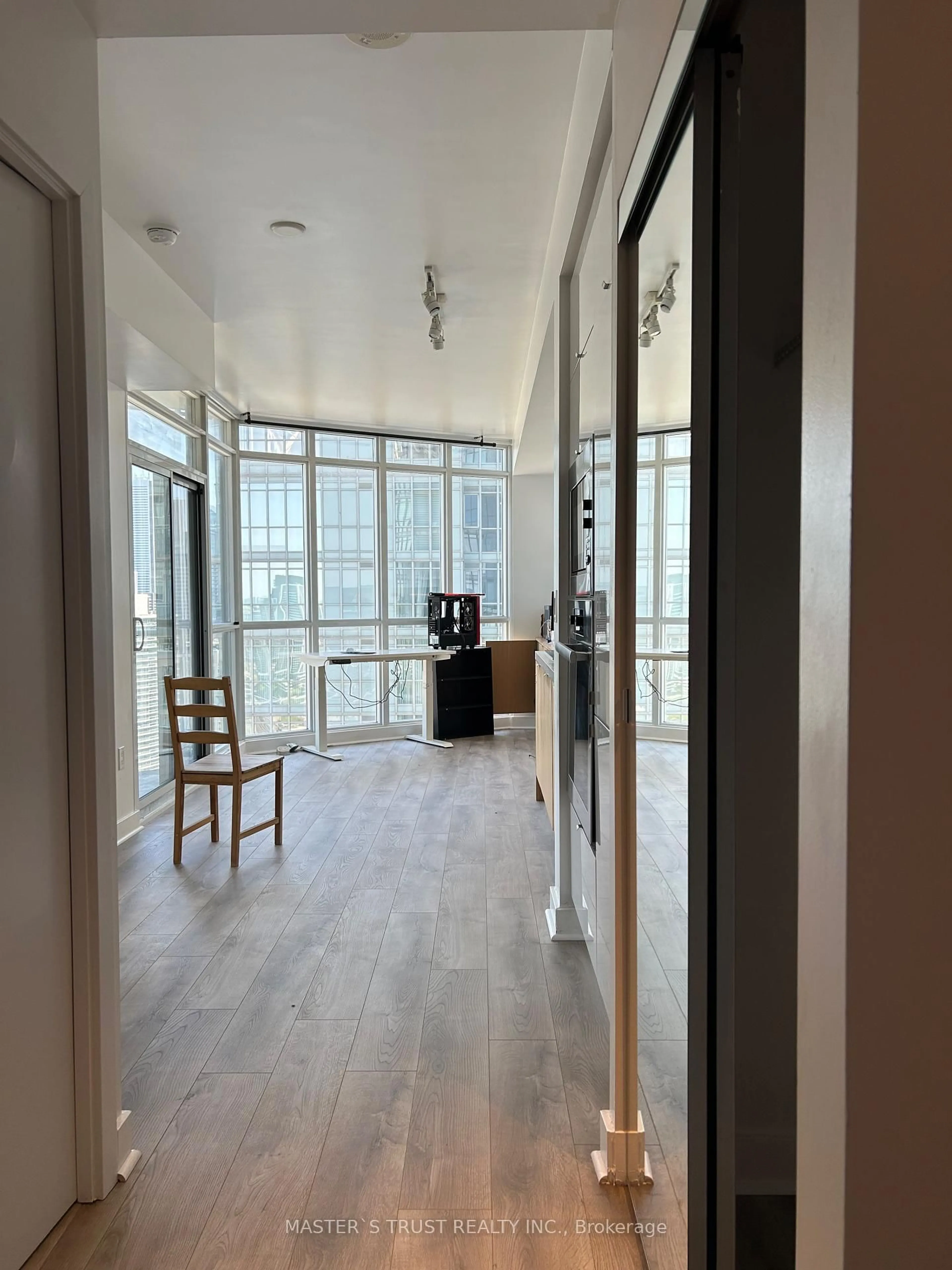 Indoor foyer for 21 ICE BOAT Terr #4202, Toronto Ontario M5V 4A9