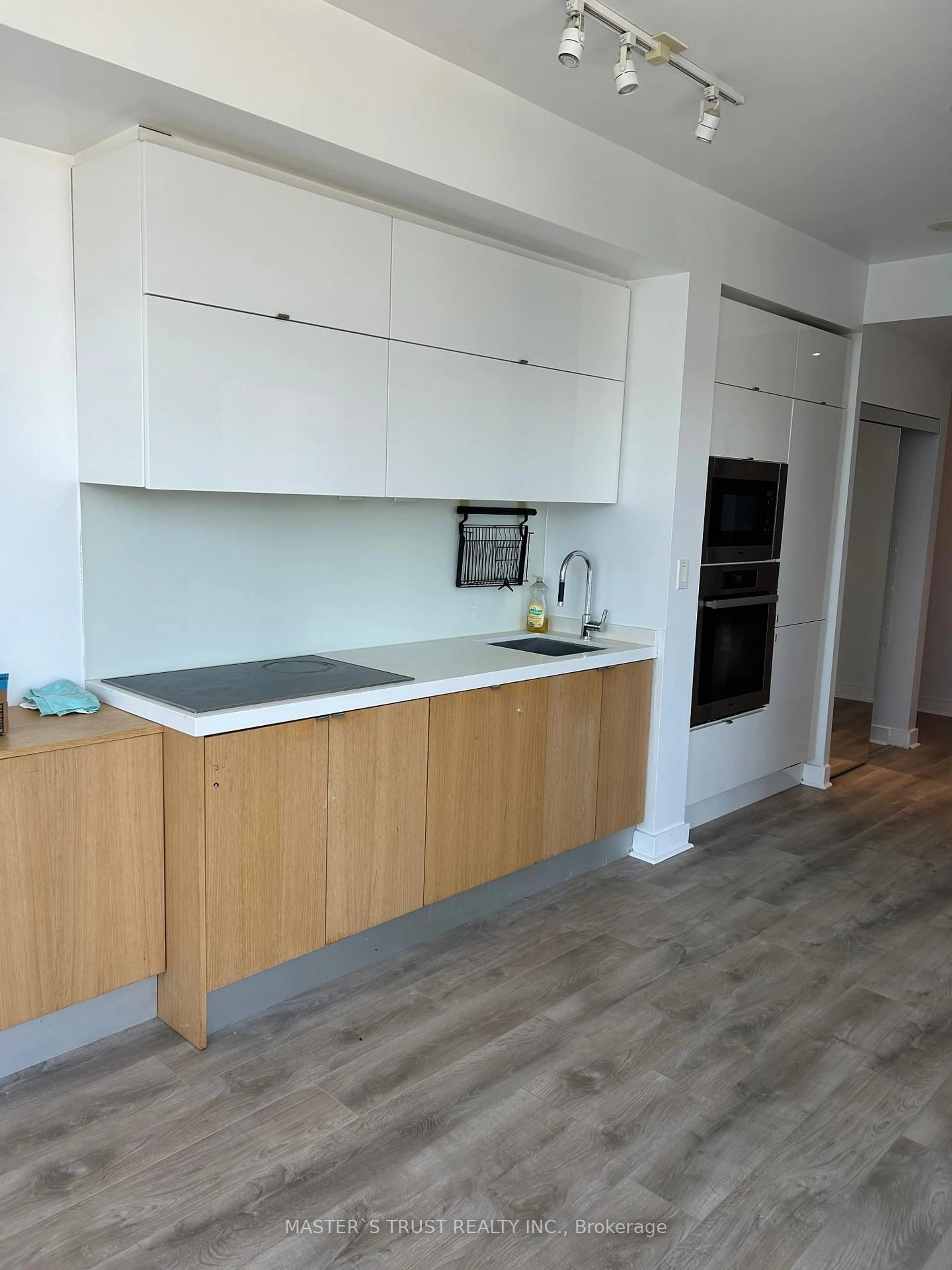Standard kitchen, wood/laminate floor for 21 ICE BOAT Terr #4202, Toronto Ontario M5V 4A9