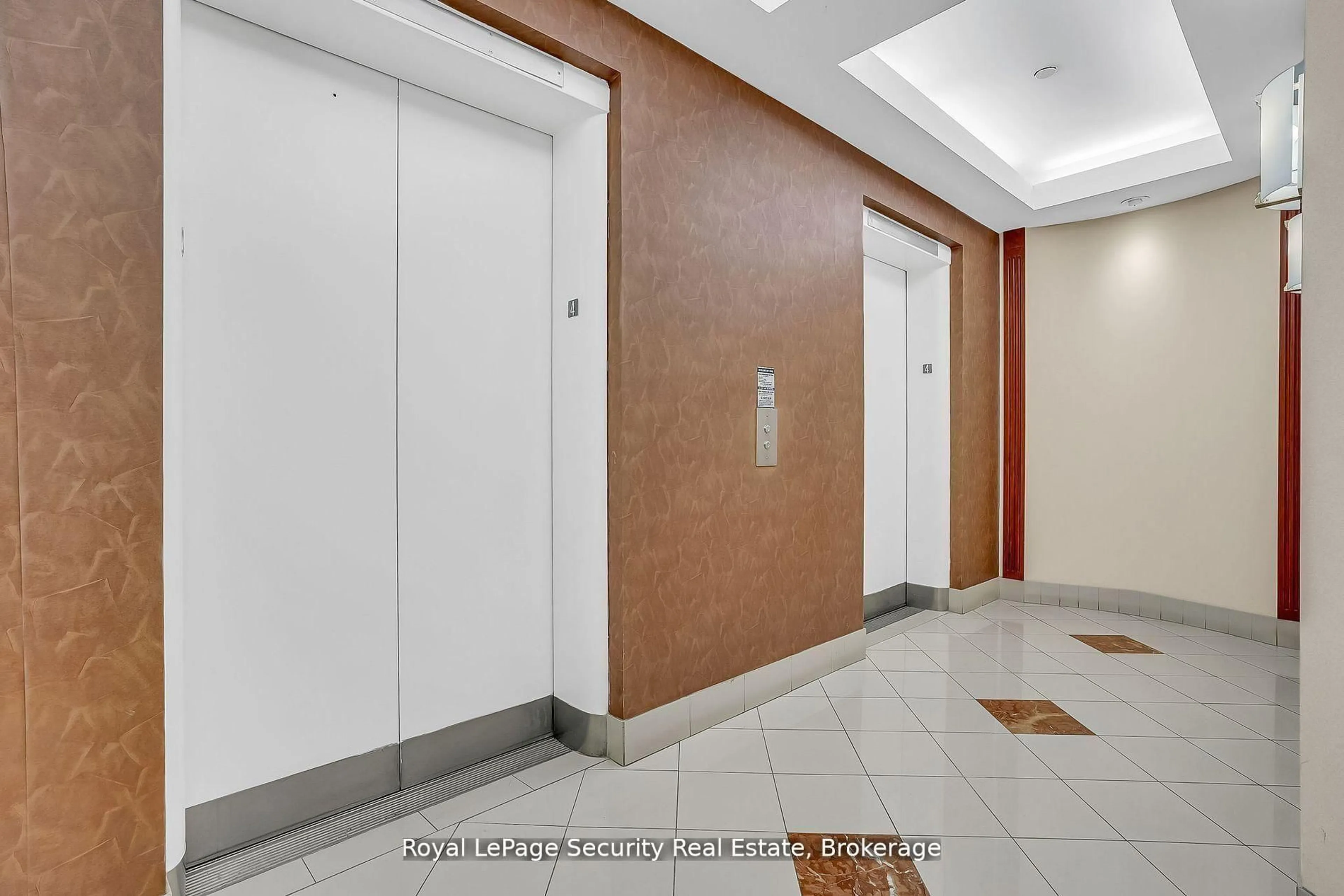 Indoor foyer for 980 Yonge St #403, Toronto Ontario M4W 3V8