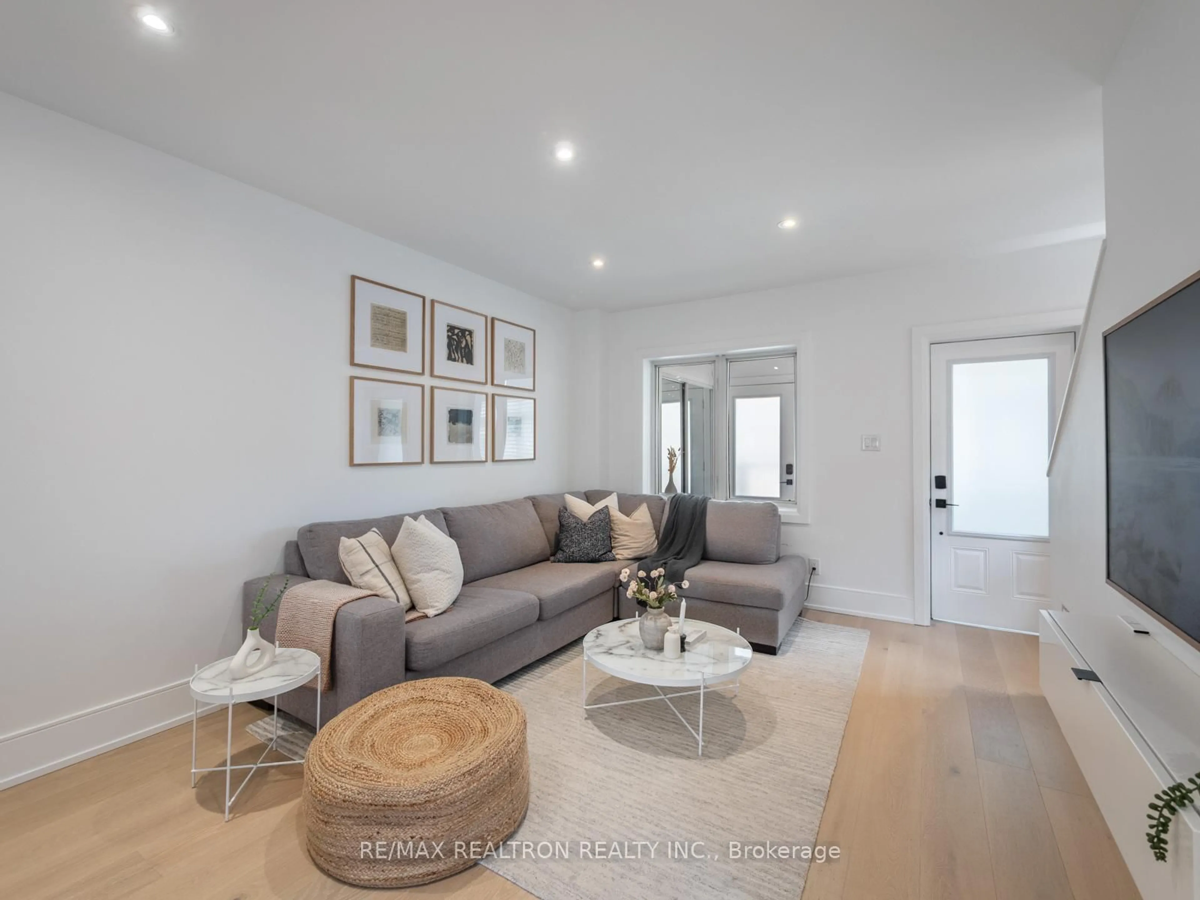 Living room with furniture, unknown for 578 Northcliffe Blvd, Toronto Ontario M6E 3L7