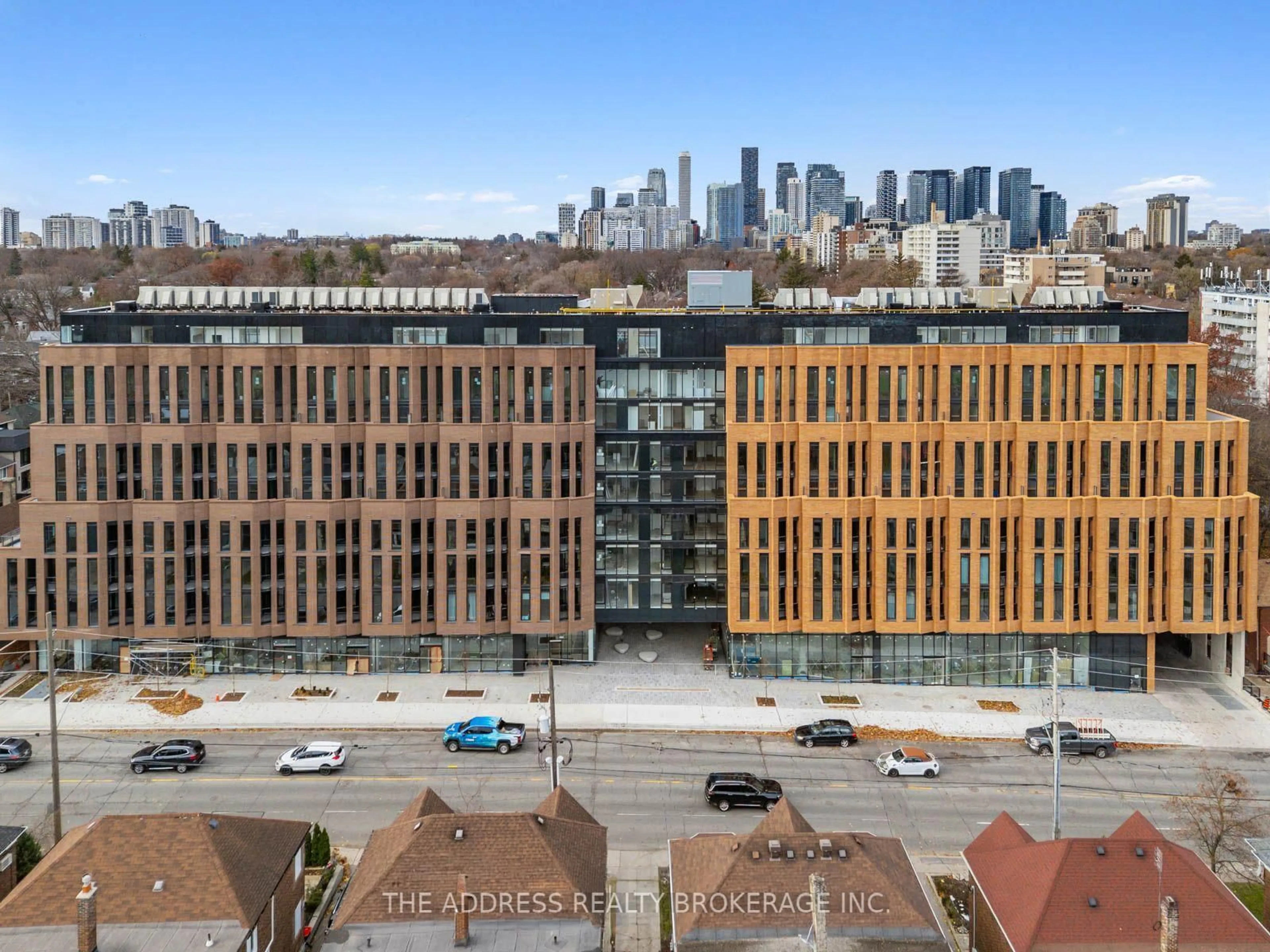 A pic from outside/outdoor area/front of a property/back of a property/a pic from drone, city buildings view from balcony for 1720 Bayview Ave #621, Toronto Ontario M4G 0E5