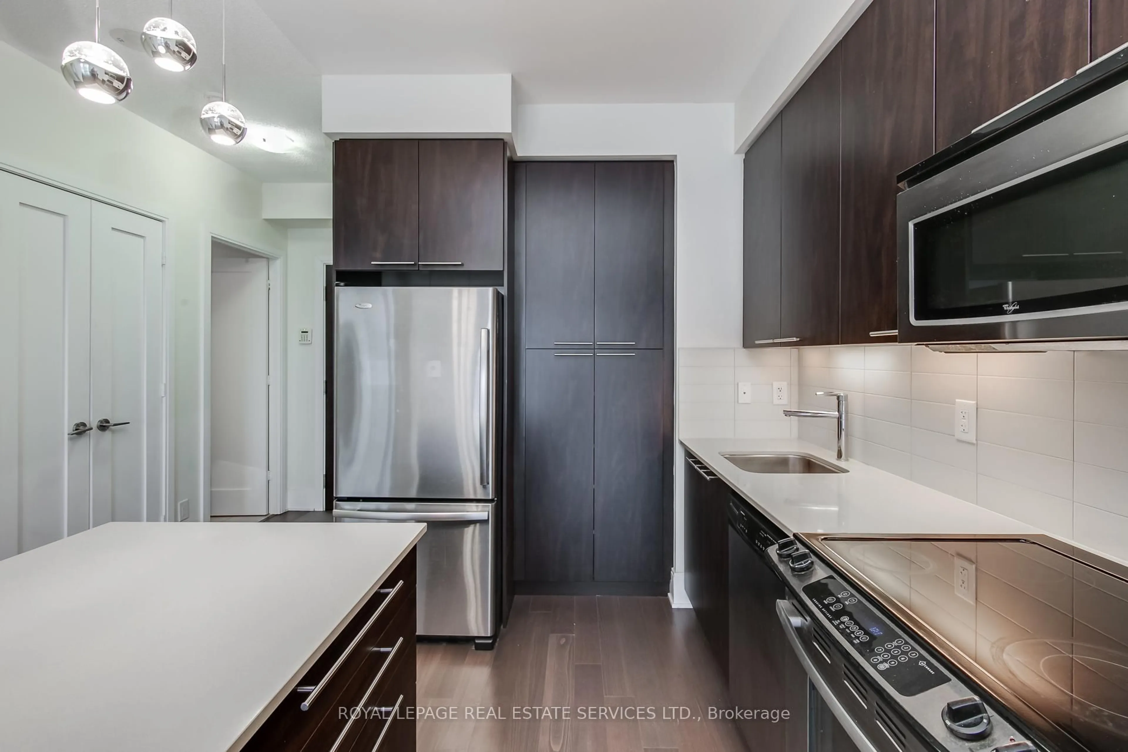 Standard kitchen, unknown for 25 Broadway Ave #1408, Toronto Ontario M4P 1T7