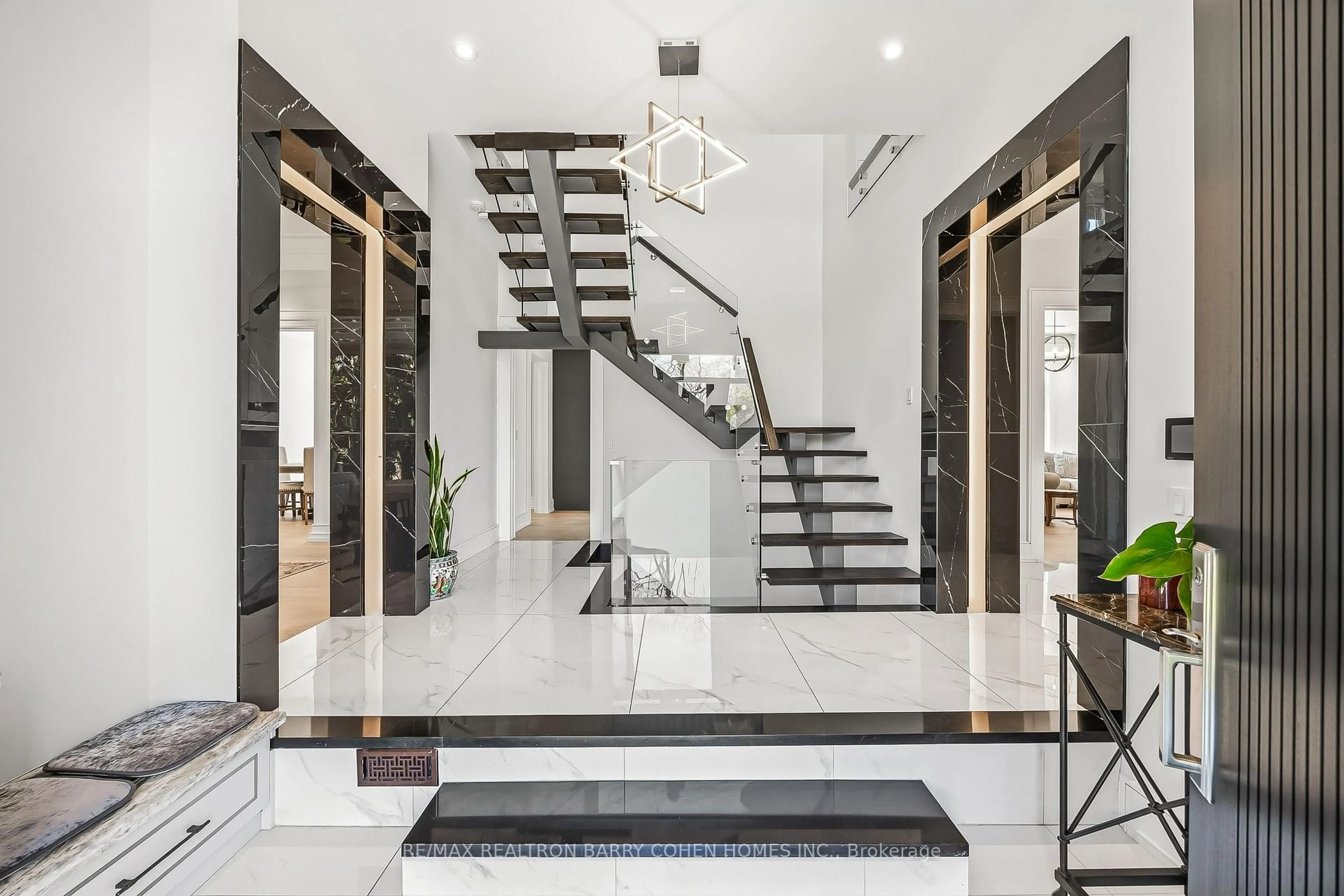Unknown for 2 Hemford Cres, Toronto Ontario M3B 2S5