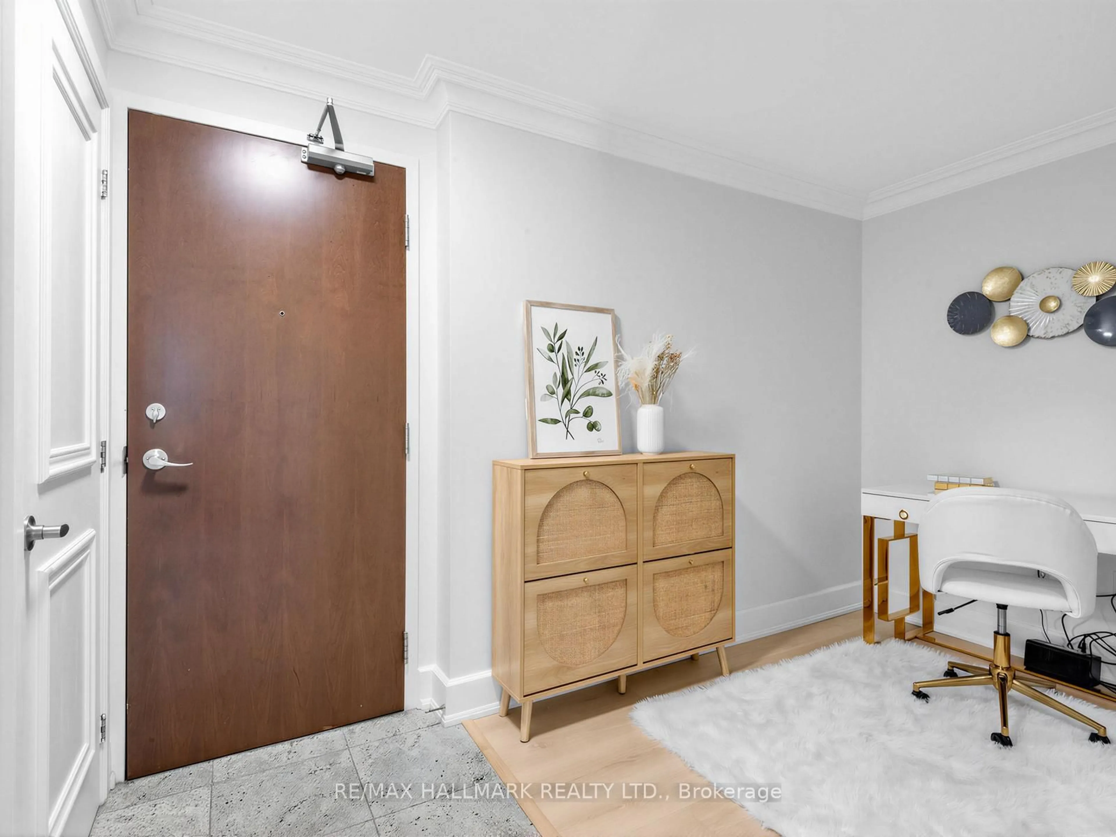 Indoor entryway for 650 Sheppard Ave #215, Toronto Ontario M2K 3E4