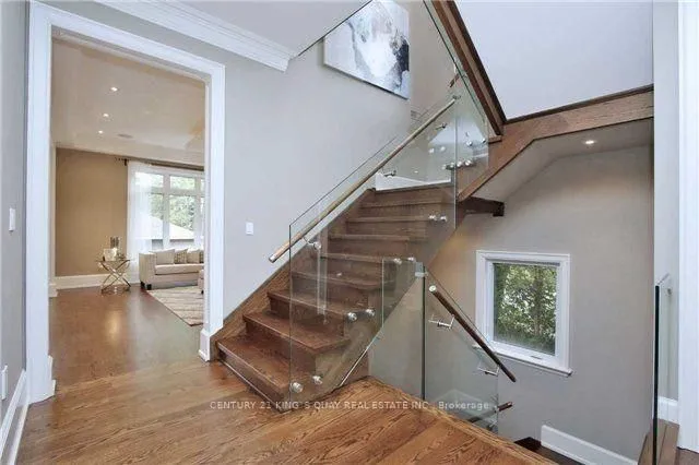112 Alfred Ave, Toronto 4