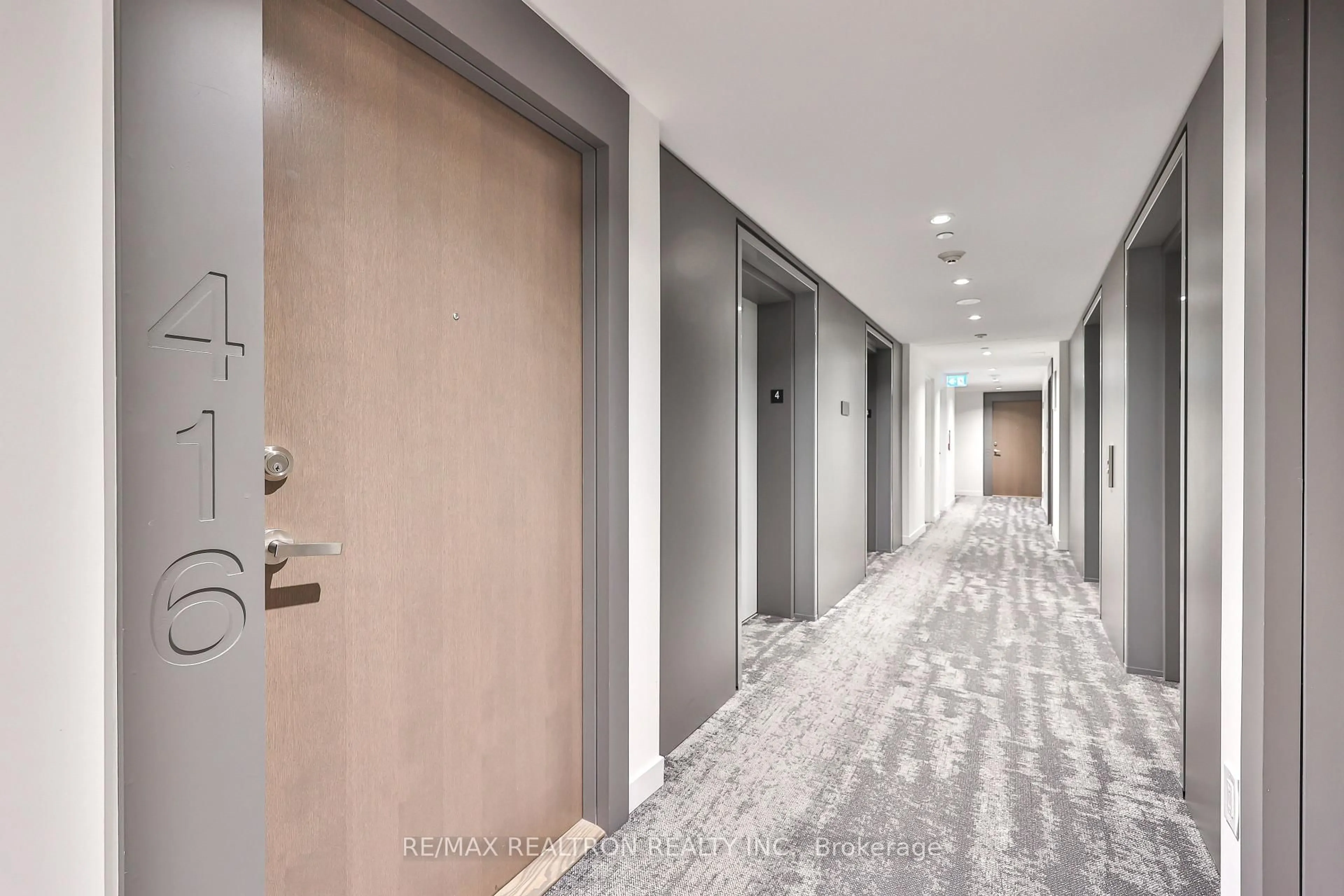 Indoor foyer for 20 Richardson St #416, Toronto Ontario M5A 0S6