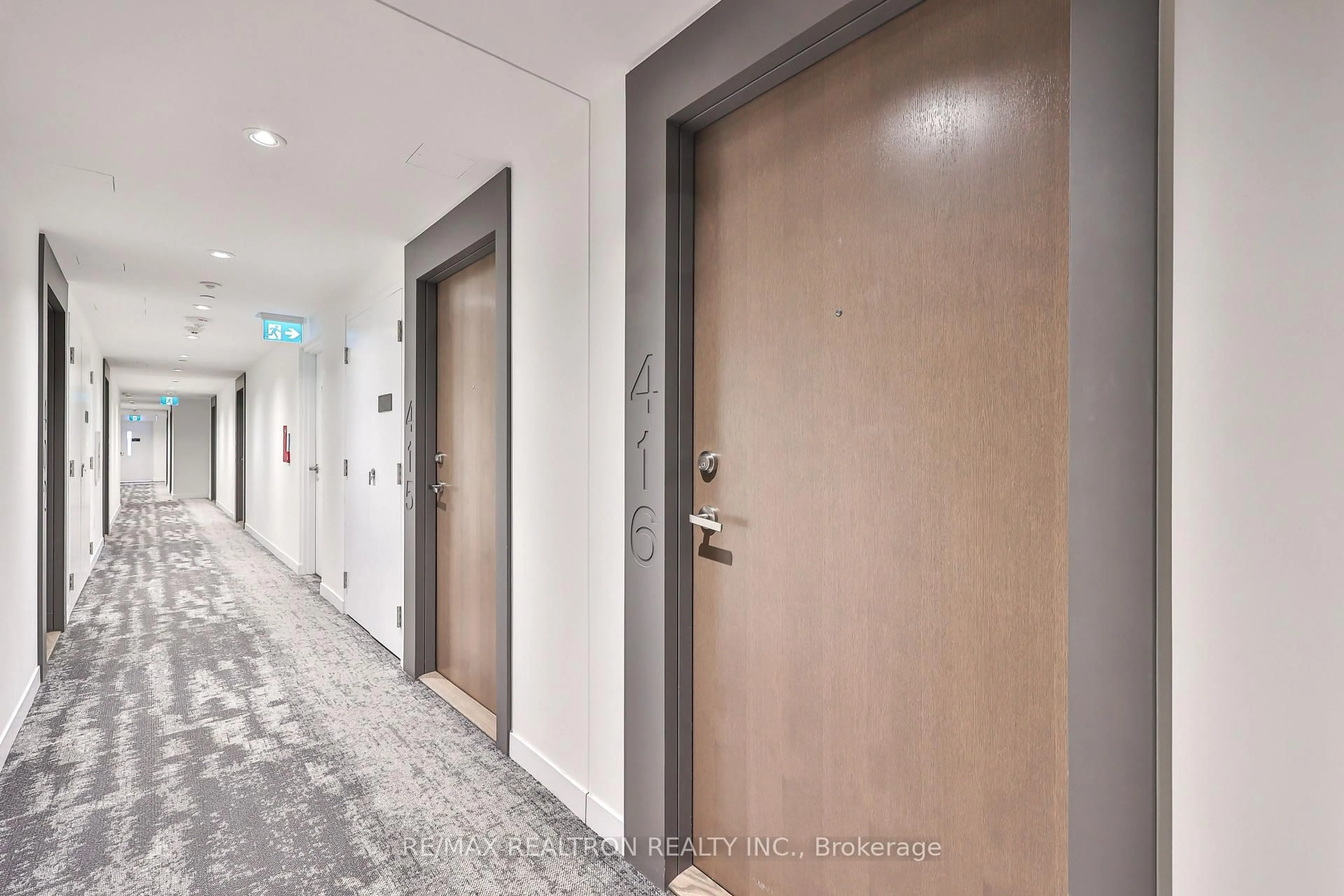 Indoor foyer for 20 Richardson St #416, Toronto Ontario M5A 0S6