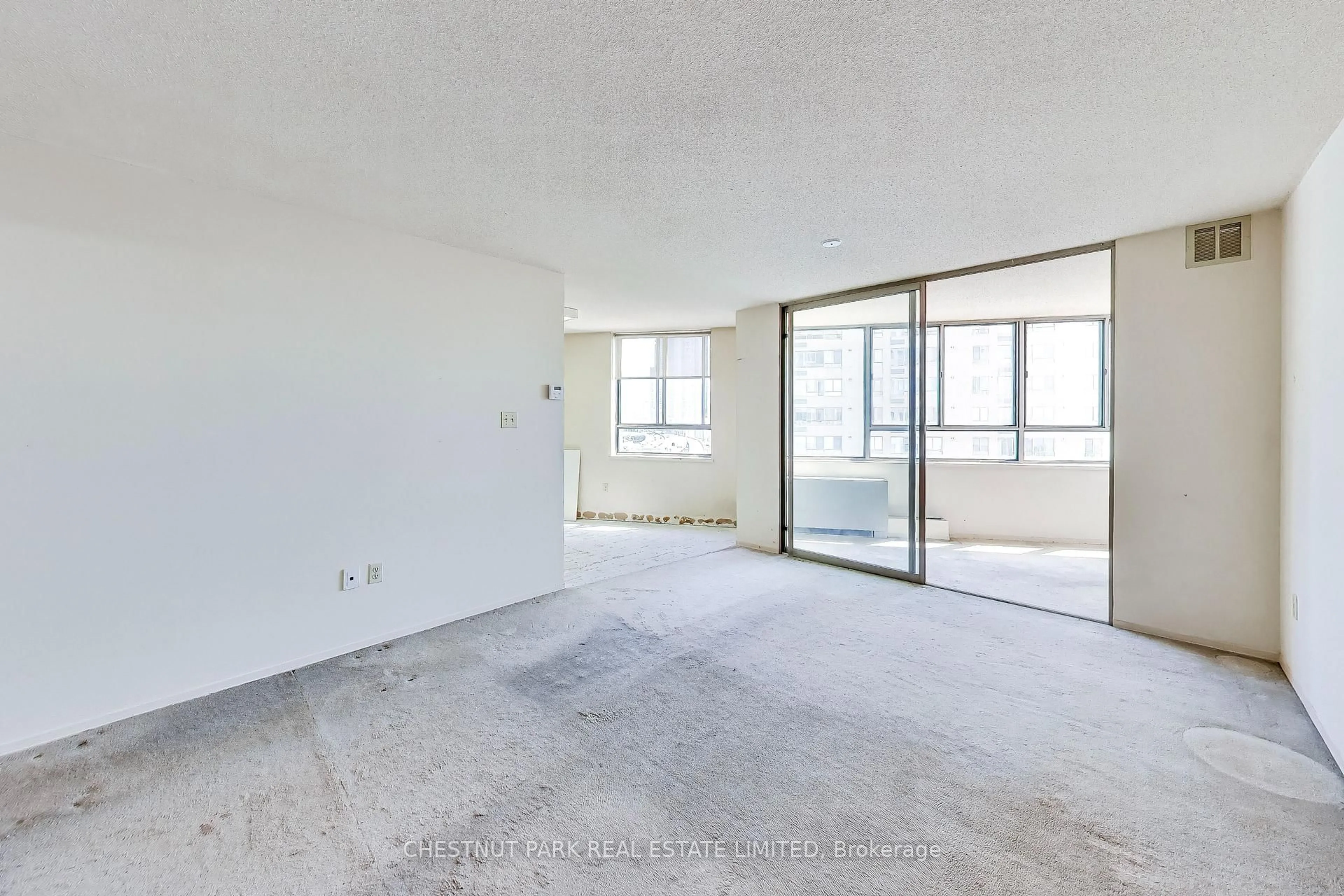 A pic of a room for 270 Queens Quay #906, Toronto Ontario M5J 2N4