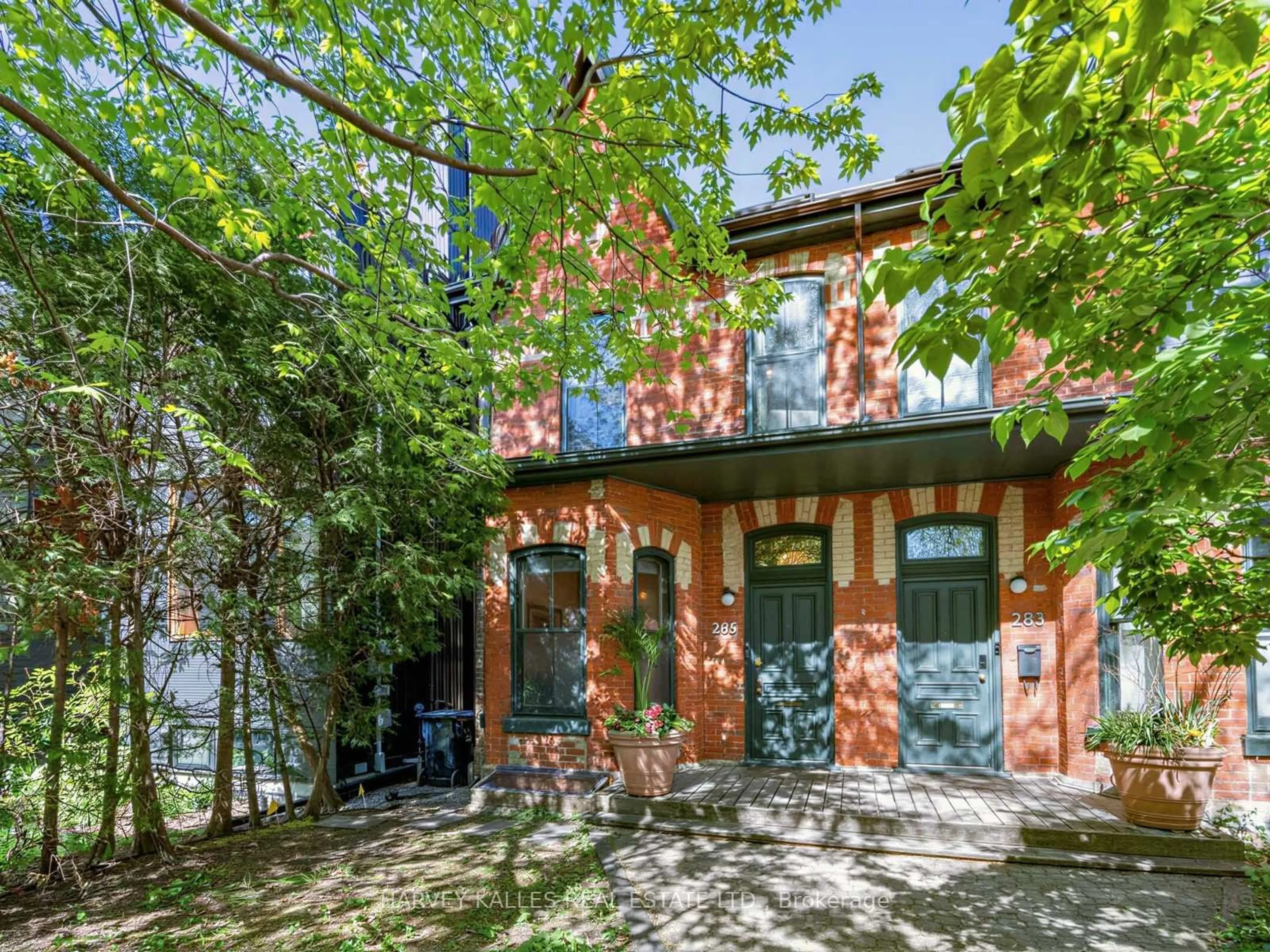 Home with brick exterior material, street for 285 Brunswick Ave, Toronto Ontario M5S 2M6