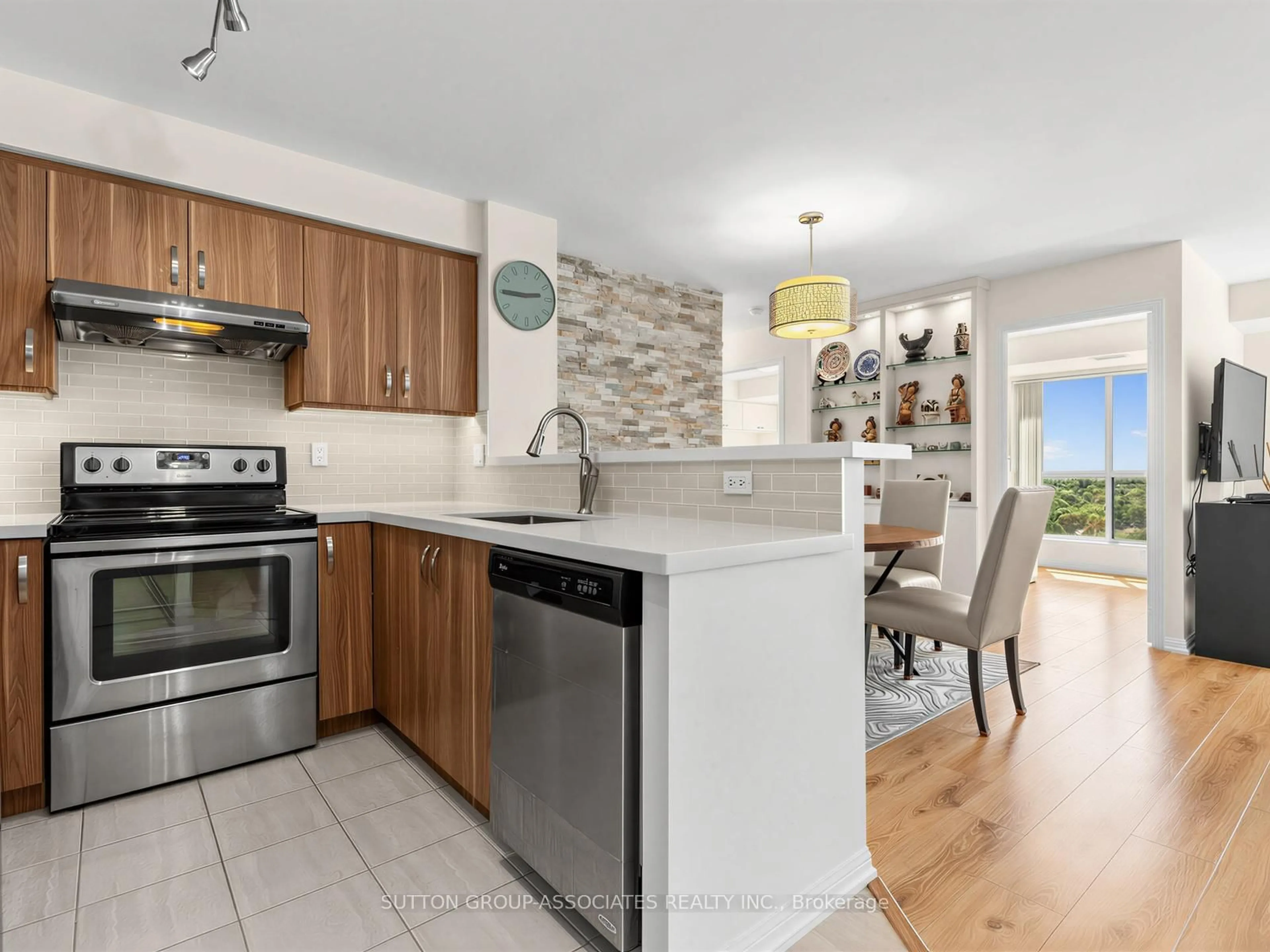 Open concept kitchen, ceramic/tile floor for 23 Lorraine Dr #1706, Toronto Ontario M2N 6Z6