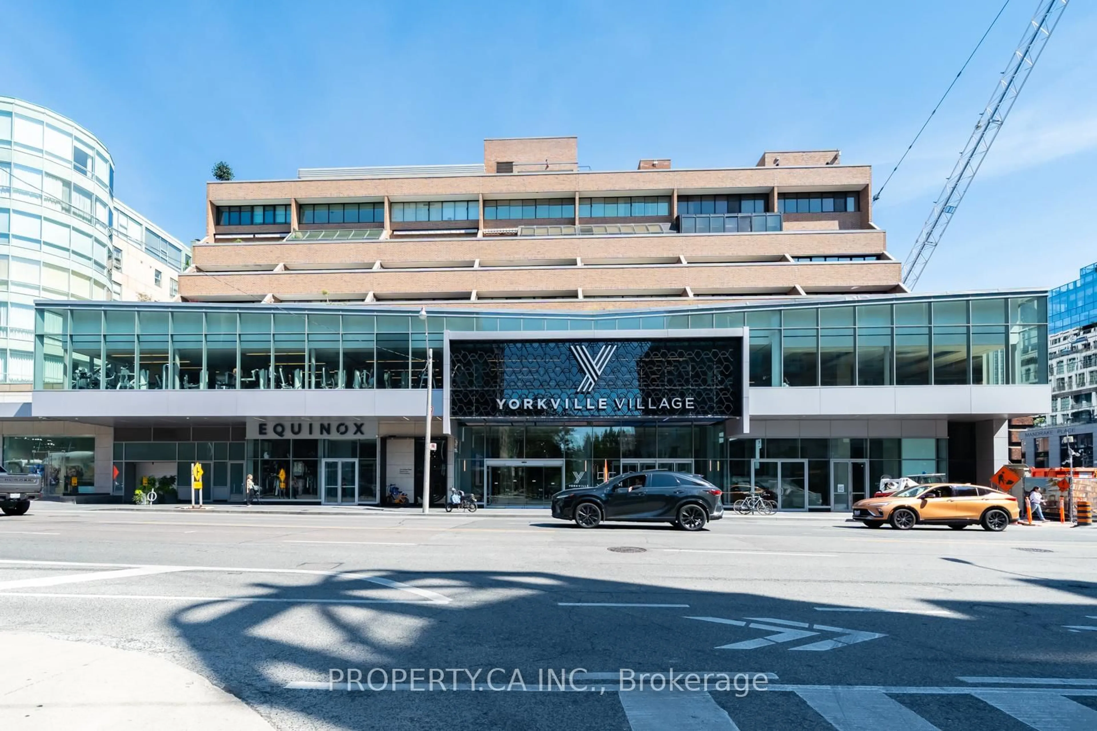 Indoor foyer for 55a Avenue Rd #606, Toronto Ontario M5R 2G3