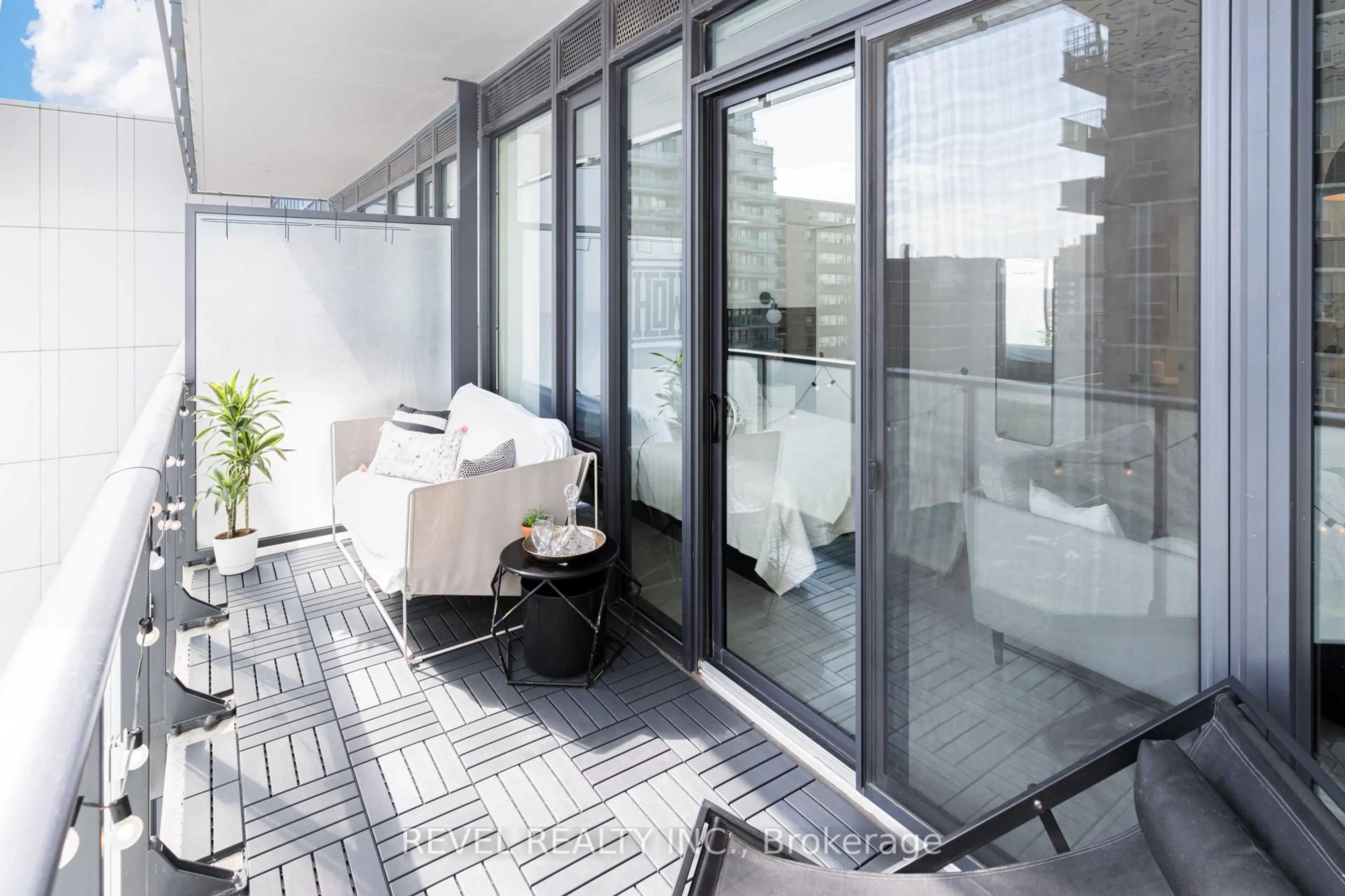 Balcony in the apartment, unknown for 185 Roehampton Ave #609, Toronto Ontario M4P 0C6