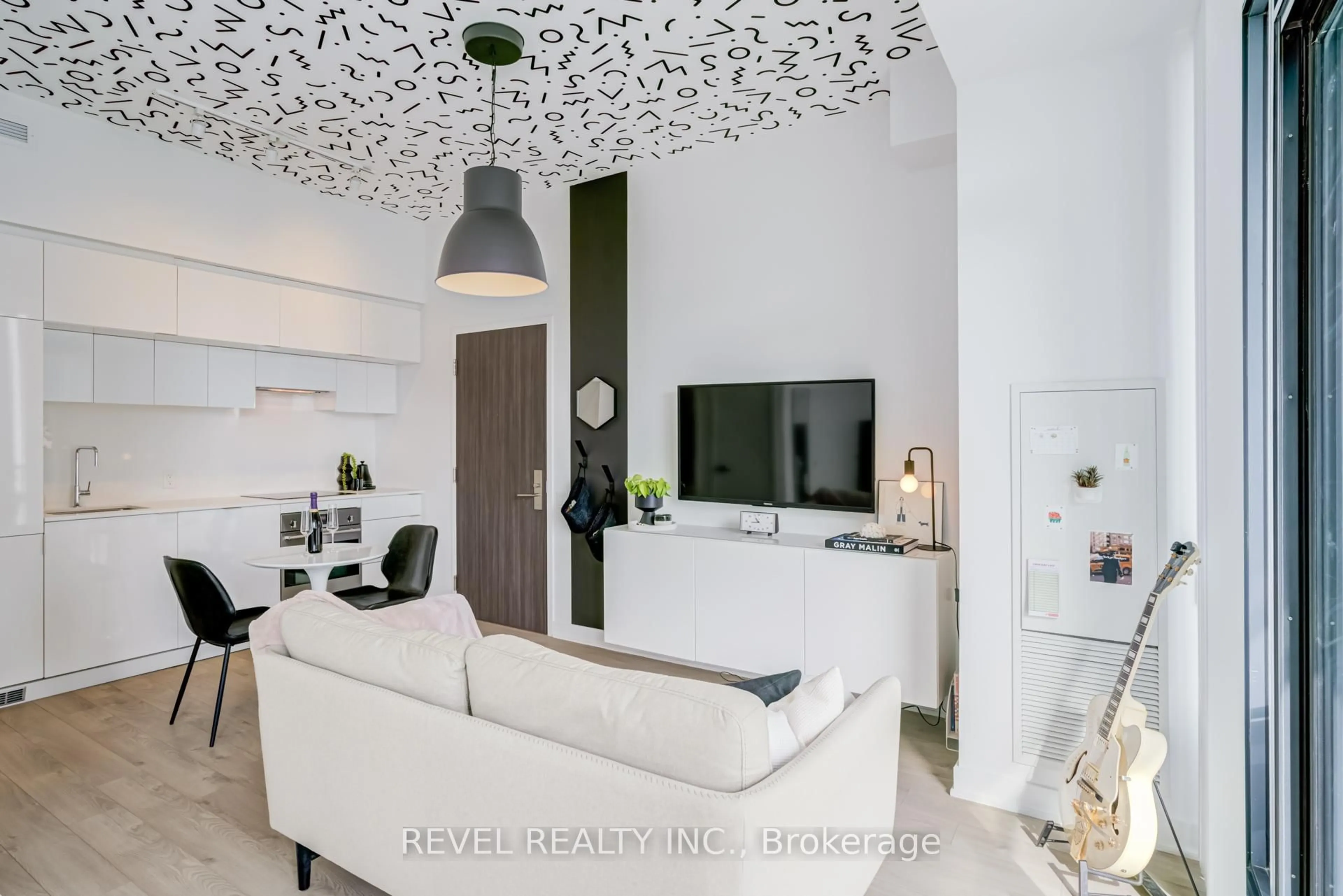 Living room with furniture, unknown for 185 Roehampton Ave #609, Toronto Ontario M4P 0C6