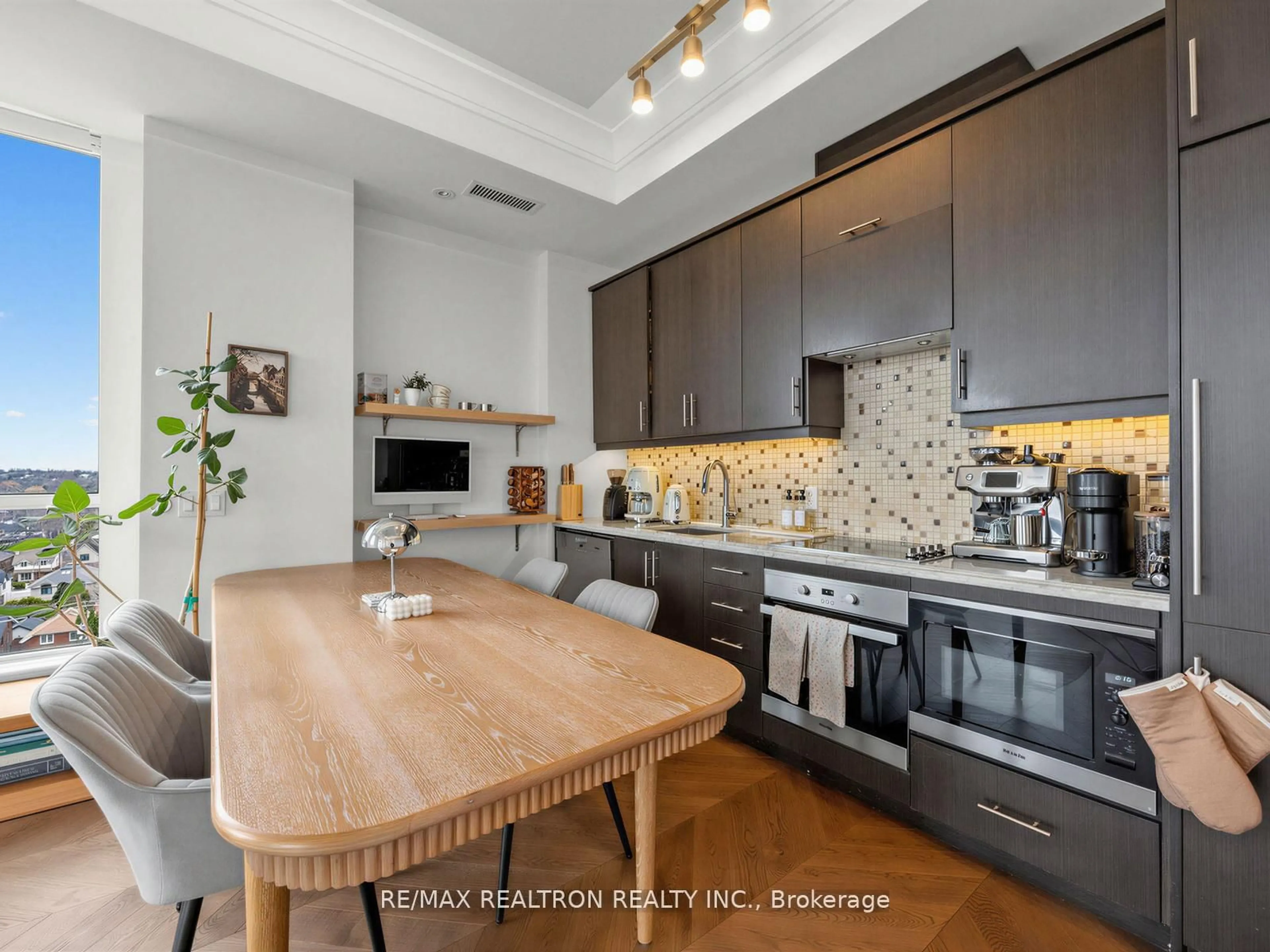 Open concept kitchen, unknown for 23 Glebe Rd #914, Toronto Ontario M5P 0A1
