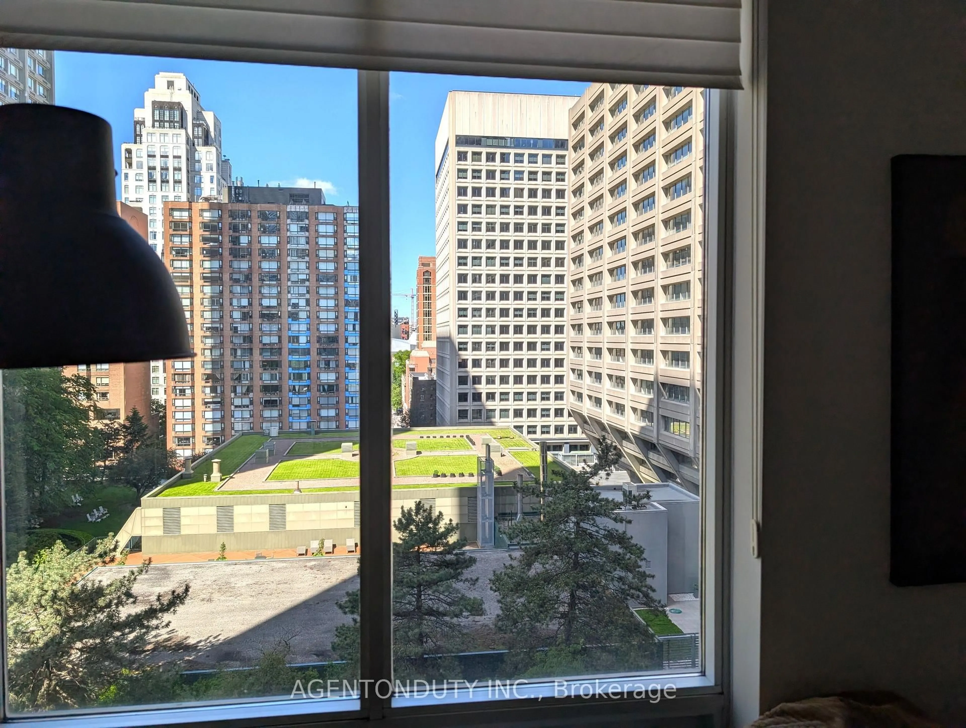 A pic of a room for 35 Balmuto St #1009, Toronto Ontario M4Y 0A3