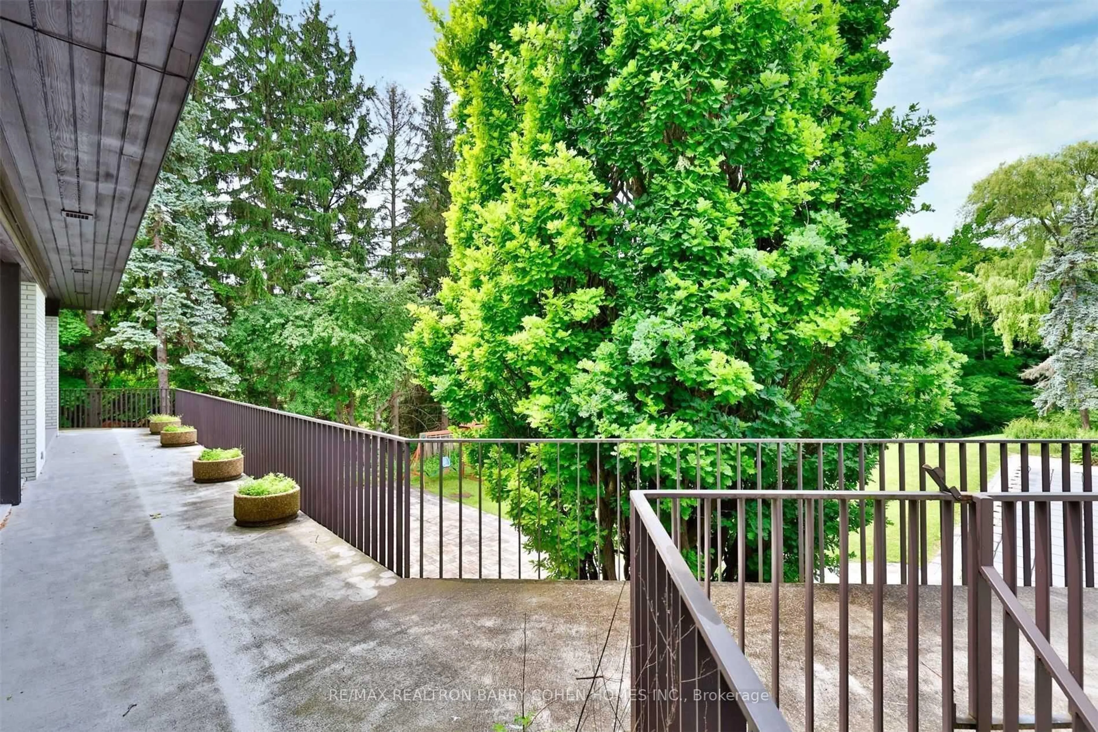 Patio, unknown for 14 Park Lane Circ, Toronto Ontario M3B 1Z7