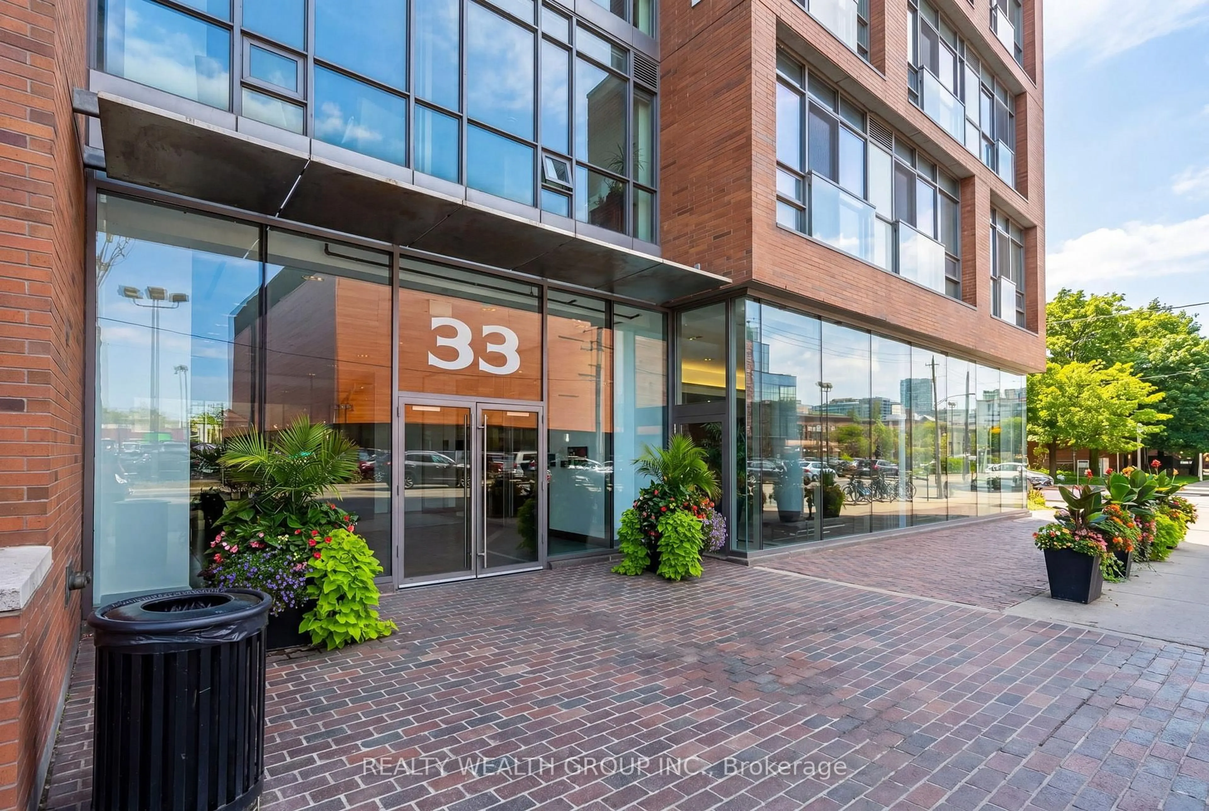 Indoor foyer for 33 Mill St #706, Toronto Ontario M5A 3R3
