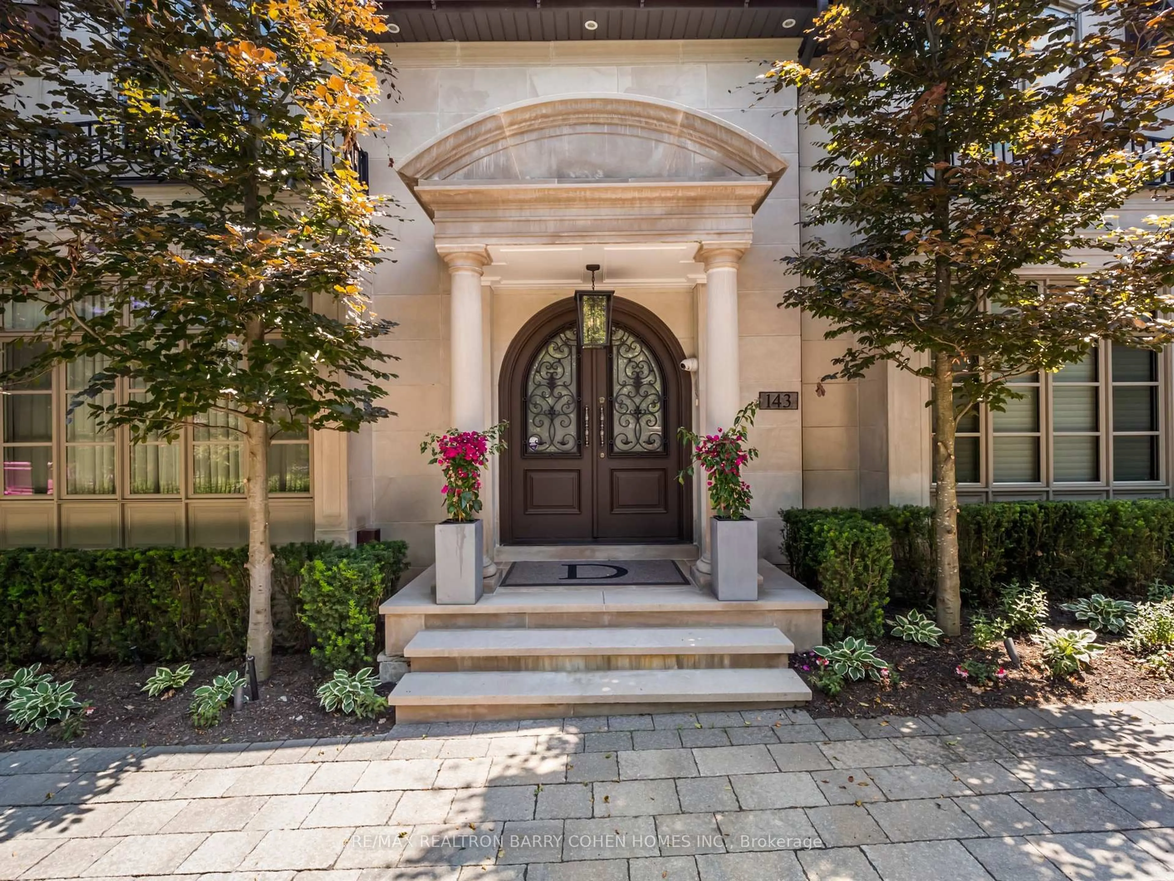 Indoor entryway for 143 Highland Cres, Toronto Ontario M2L 1H2